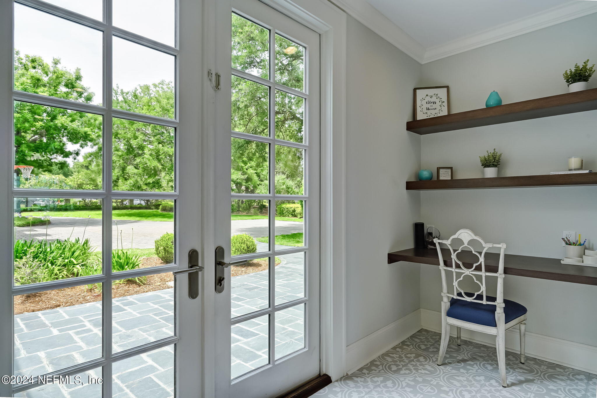 1875 AVONDALE Circle