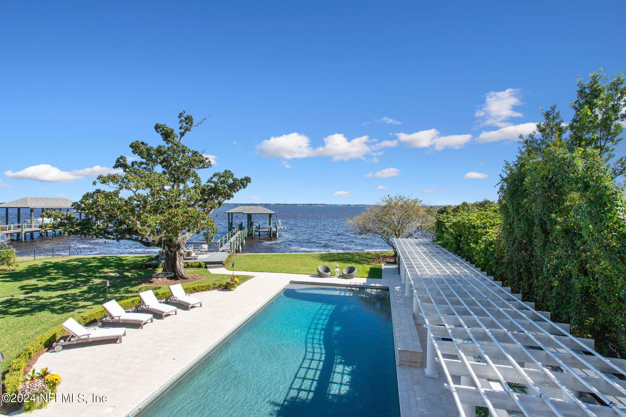 1875 AVONDALE Circle