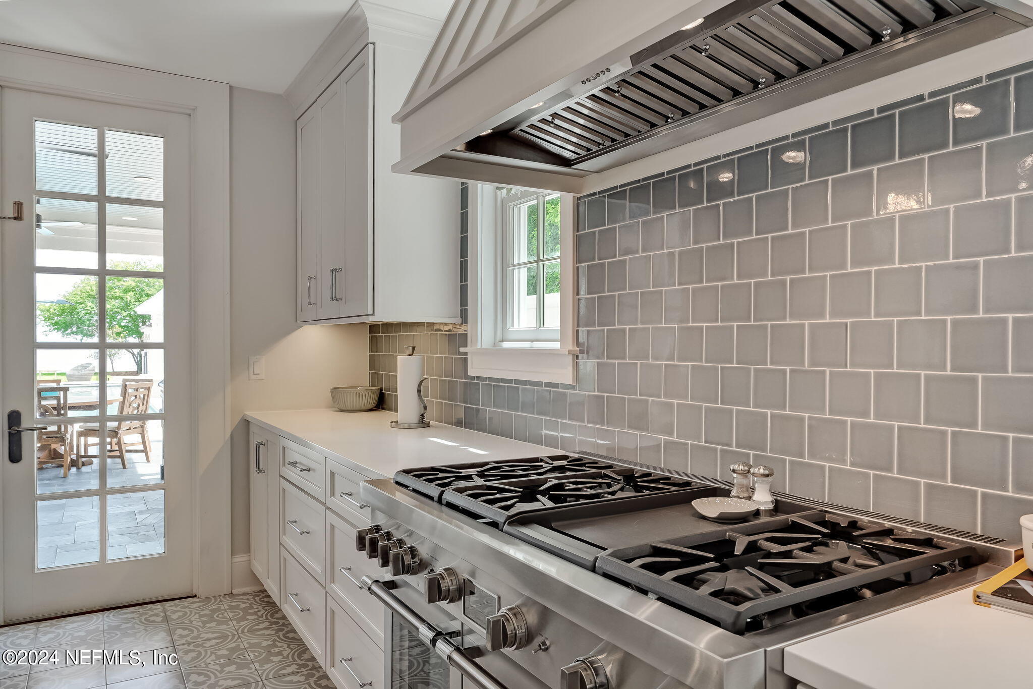 1875 AVONDALE Circle