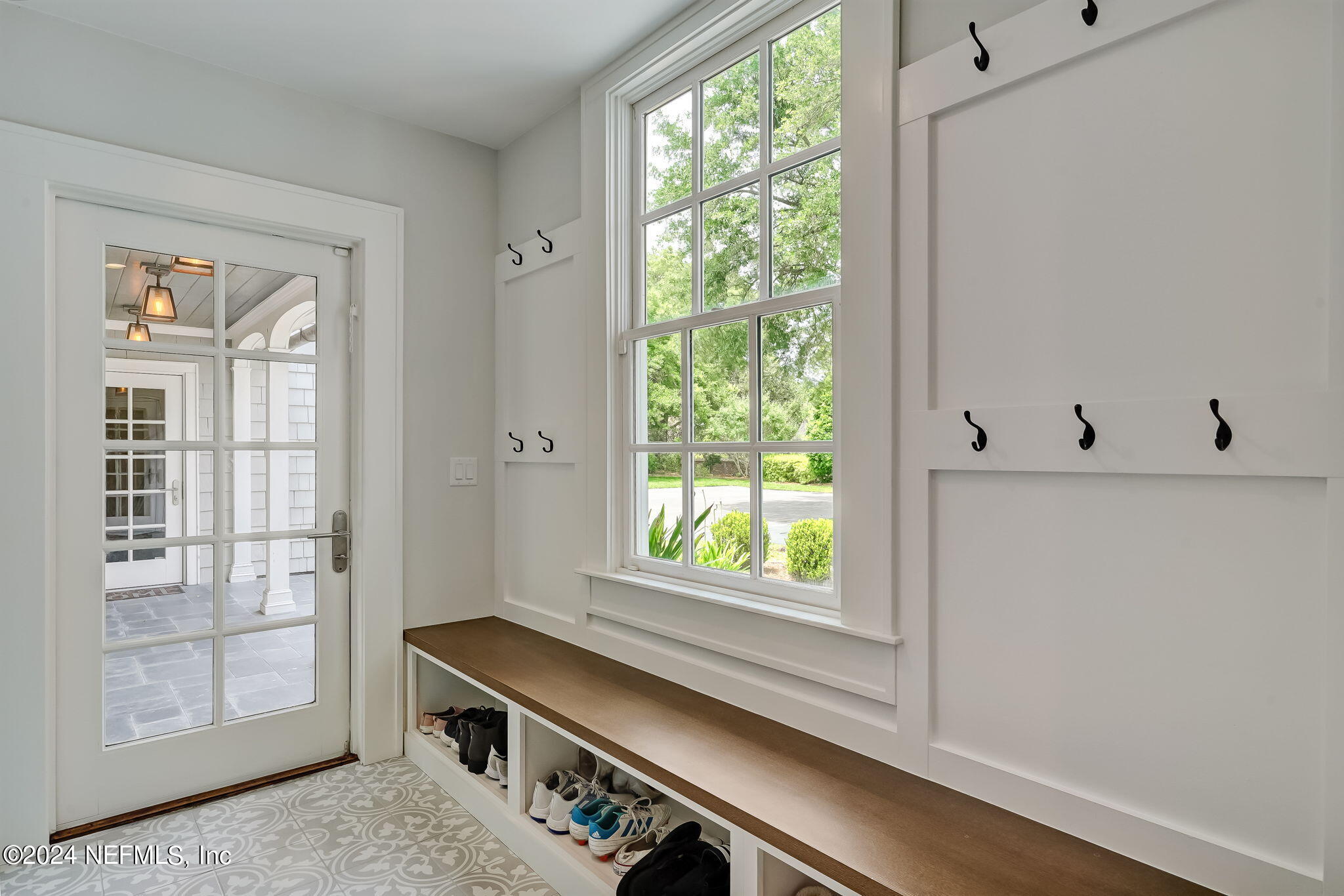 1875 AVONDALE Circle