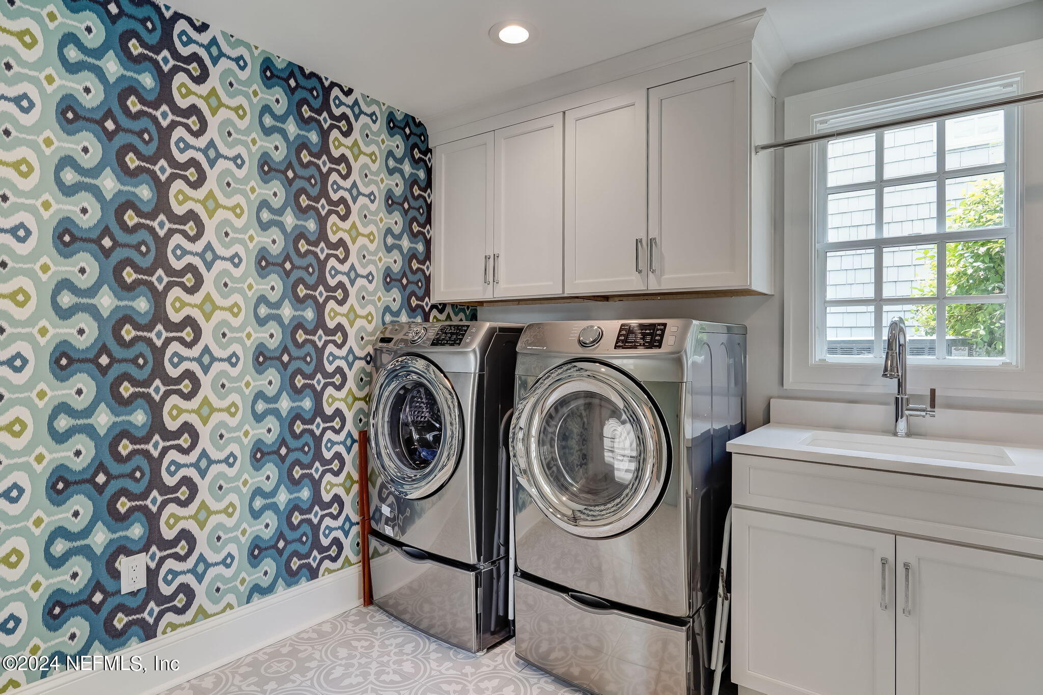 1875 AVONDALE Circle