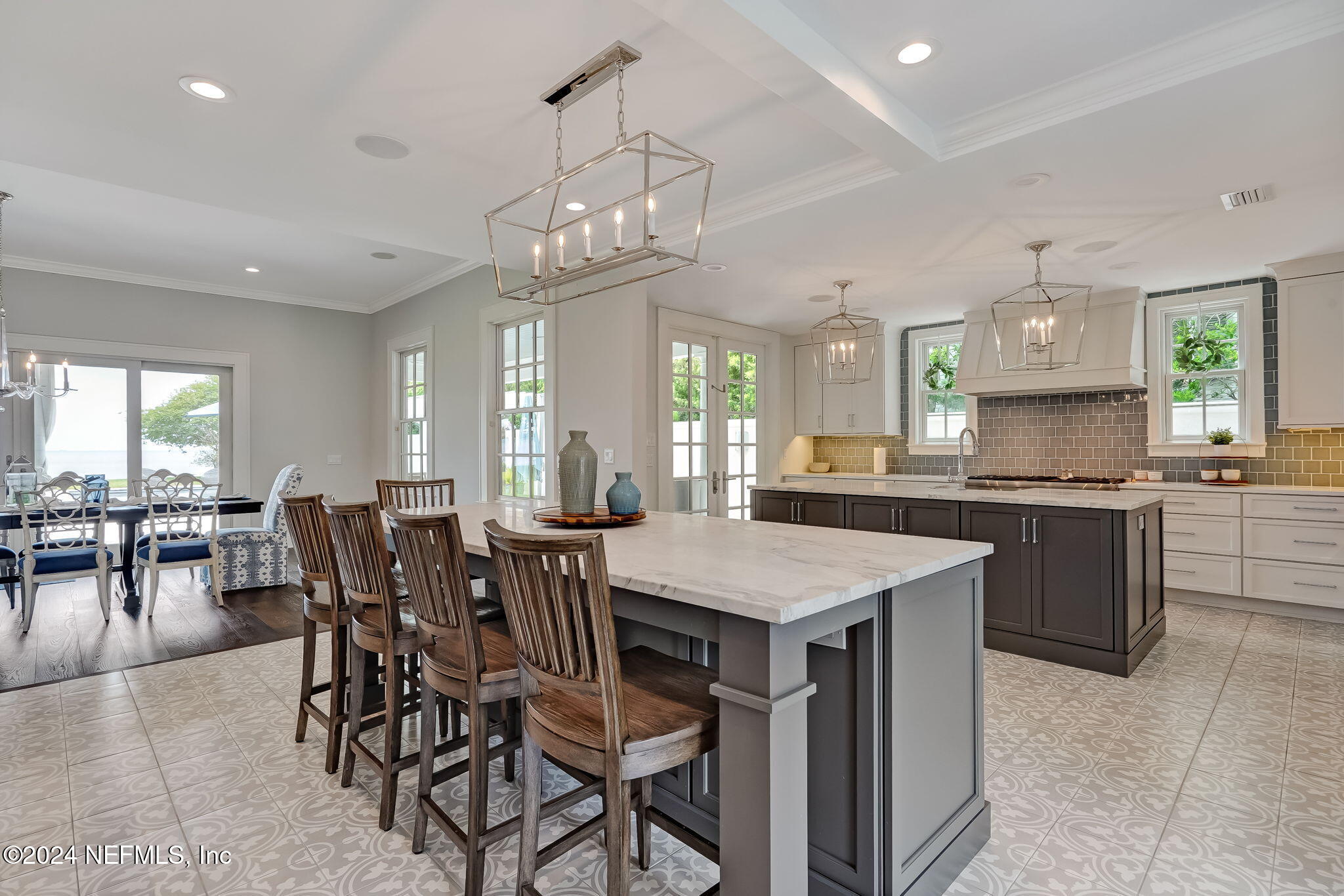 1875 AVONDALE Circle