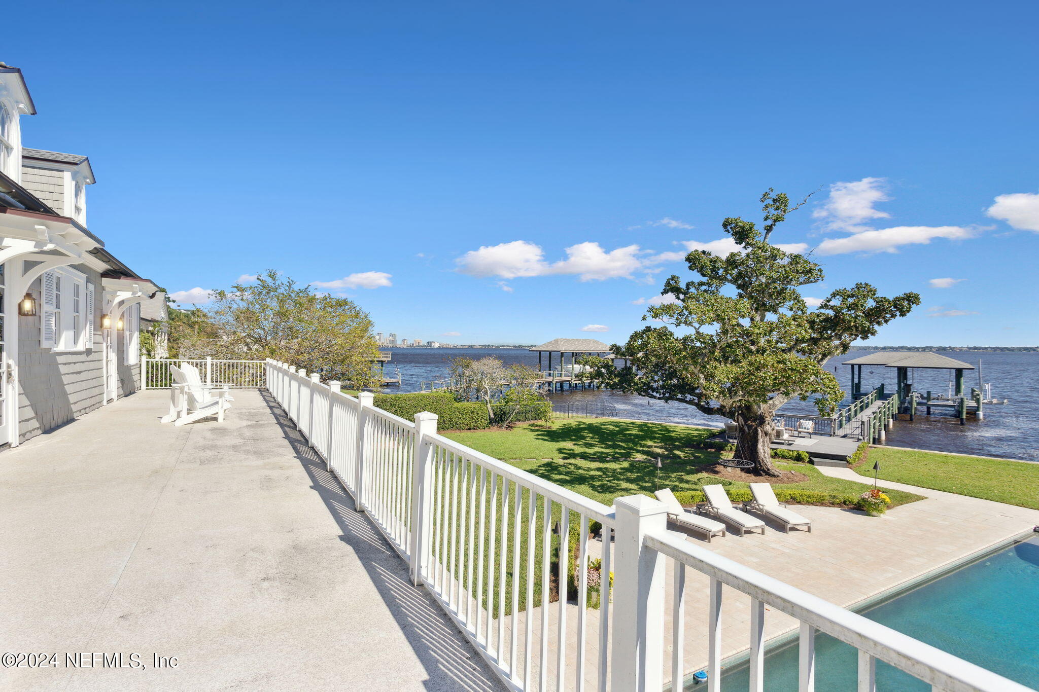 1875 AVONDALE Circle