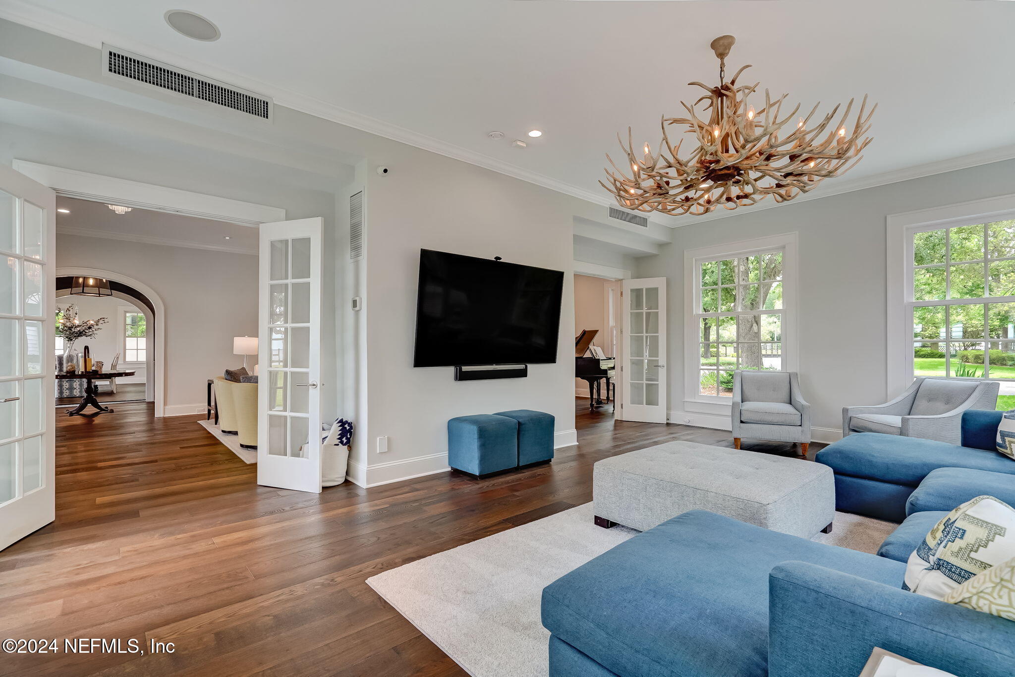 1875 AVONDALE Circle