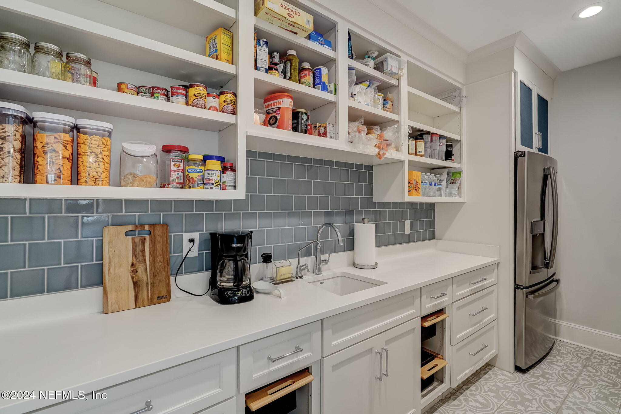 1875 AVONDALE Circle