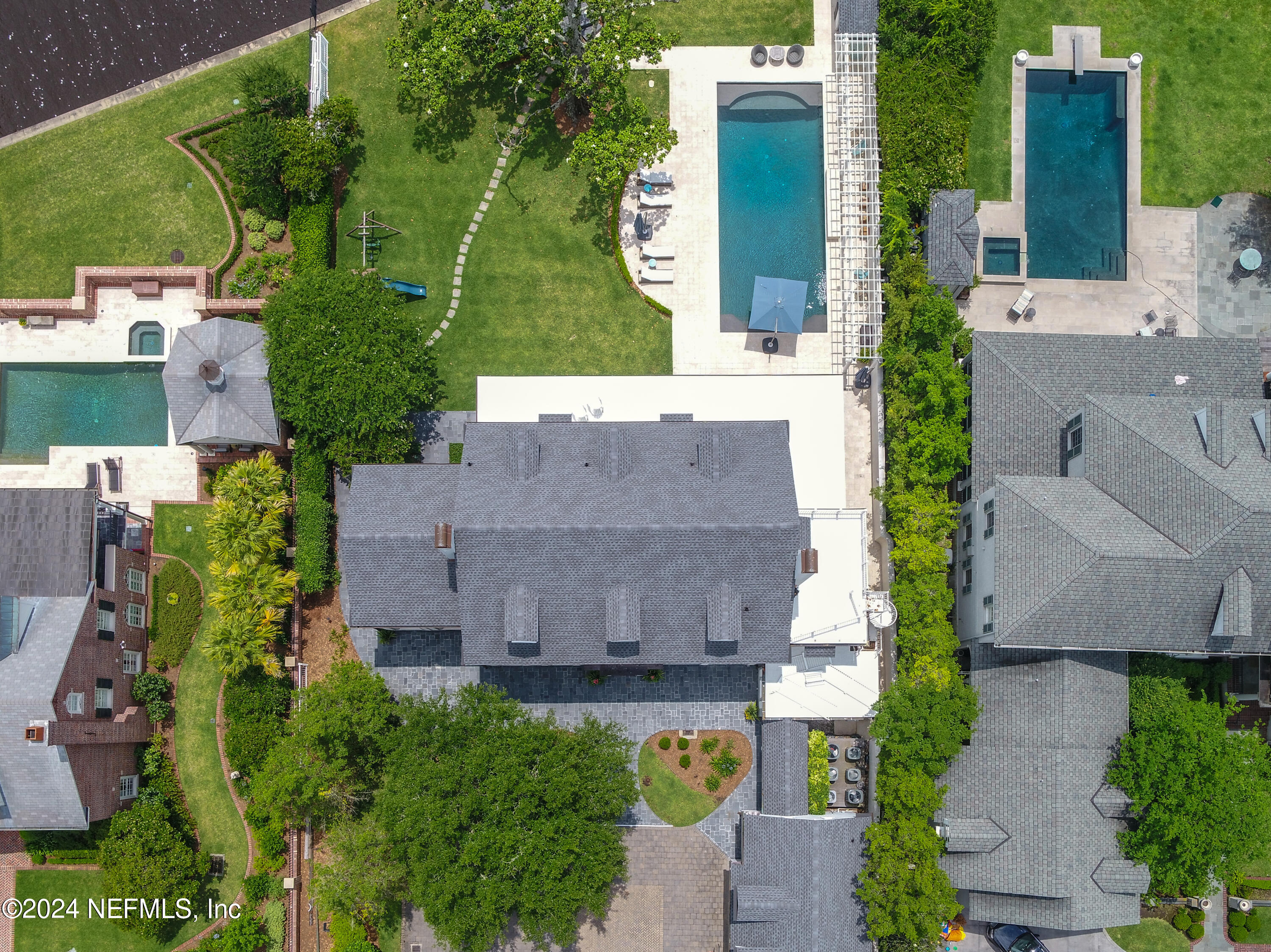 1875 AVONDALE Circle