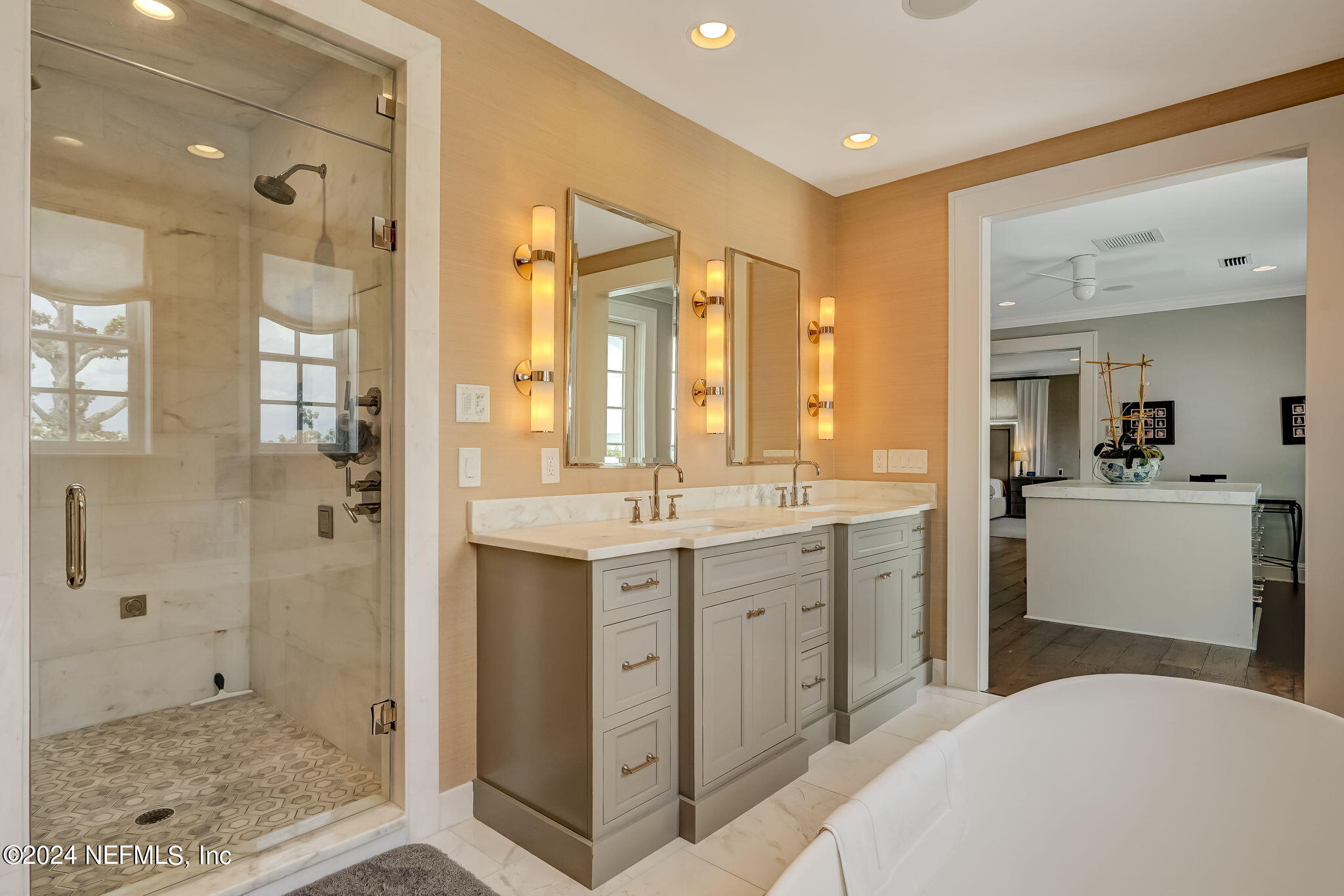 1875 AVONDALE Circle