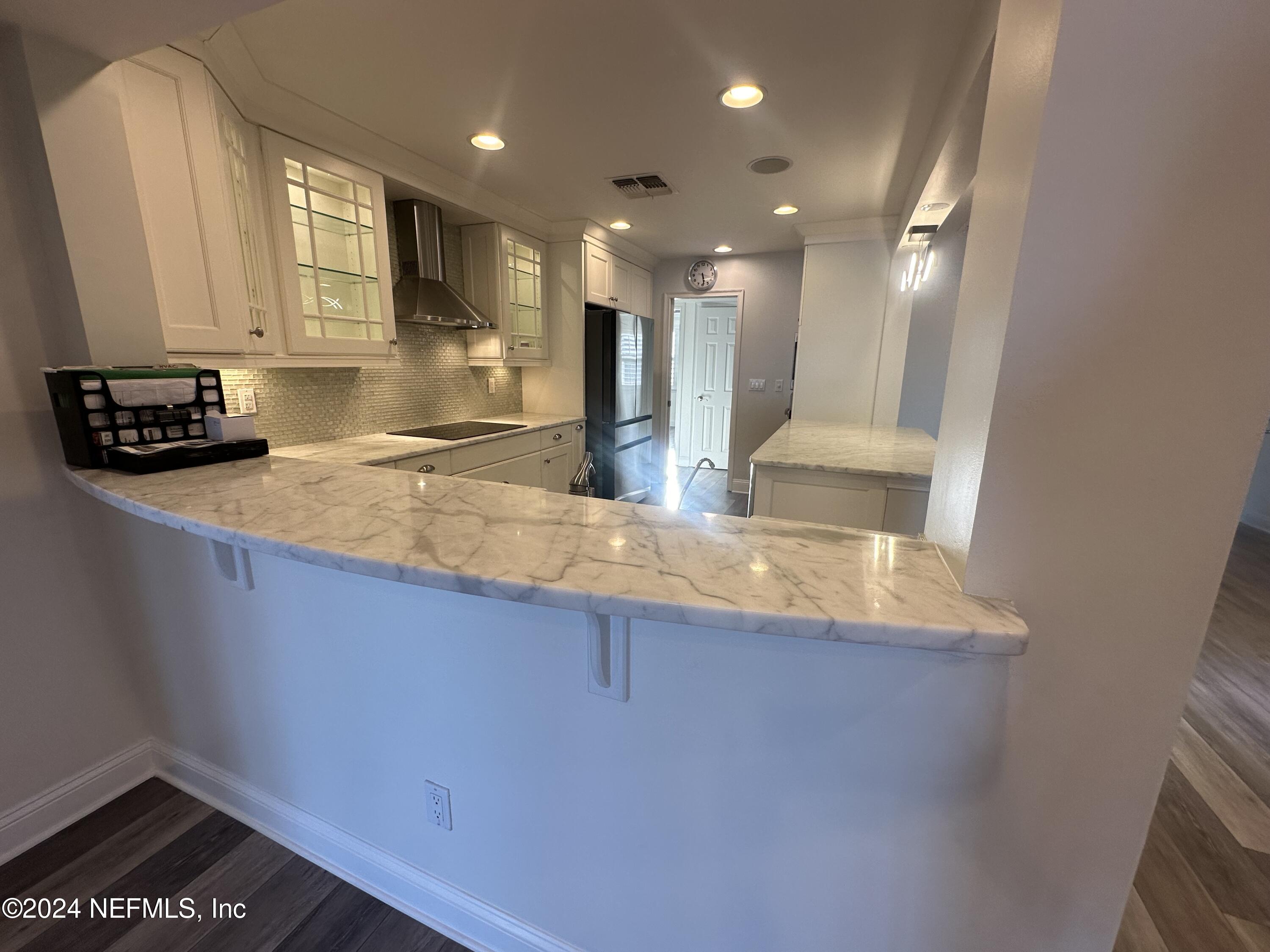 10 10TH Street, 20