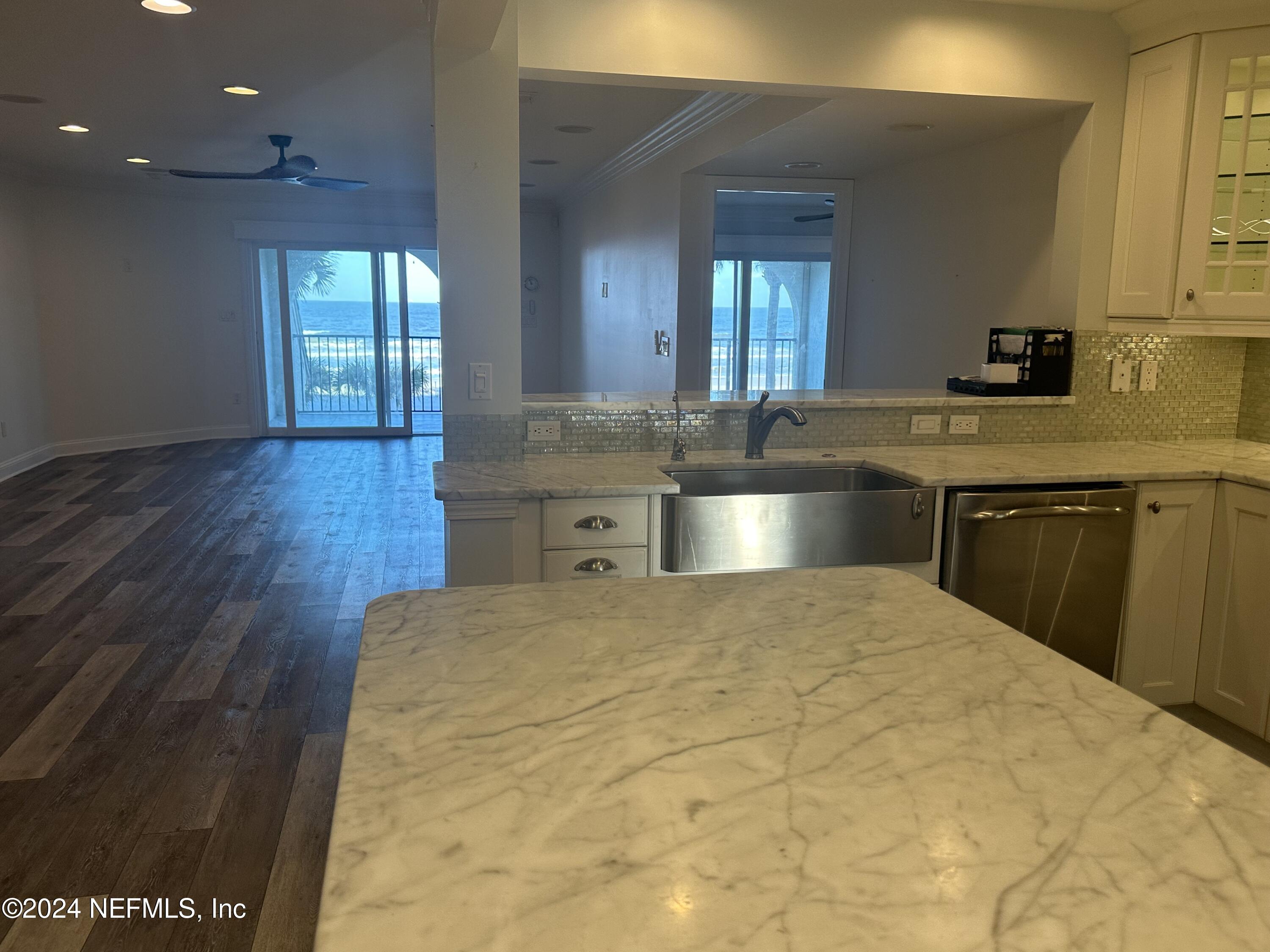 10 10TH Street, 20
