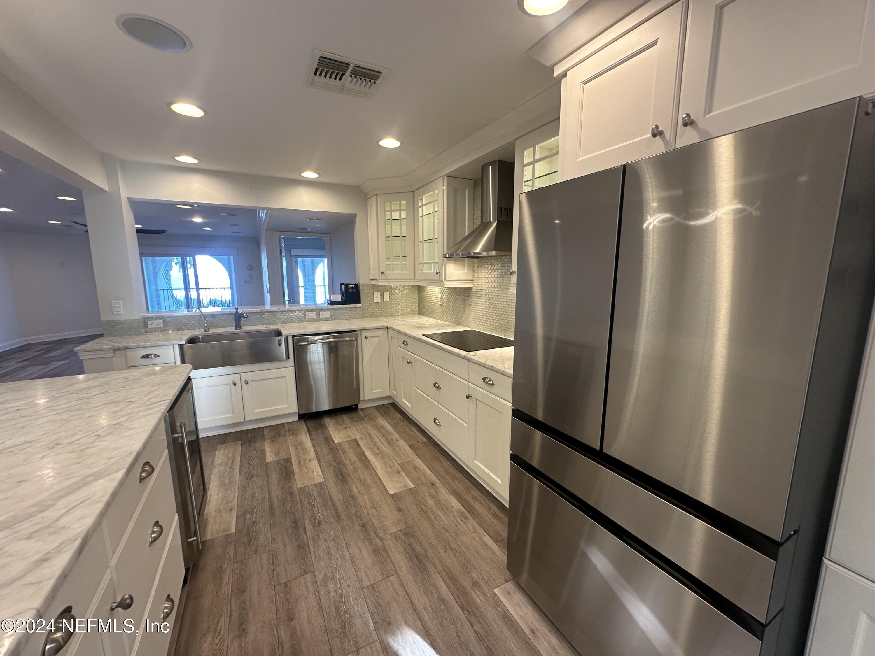 10 10TH Street, 20