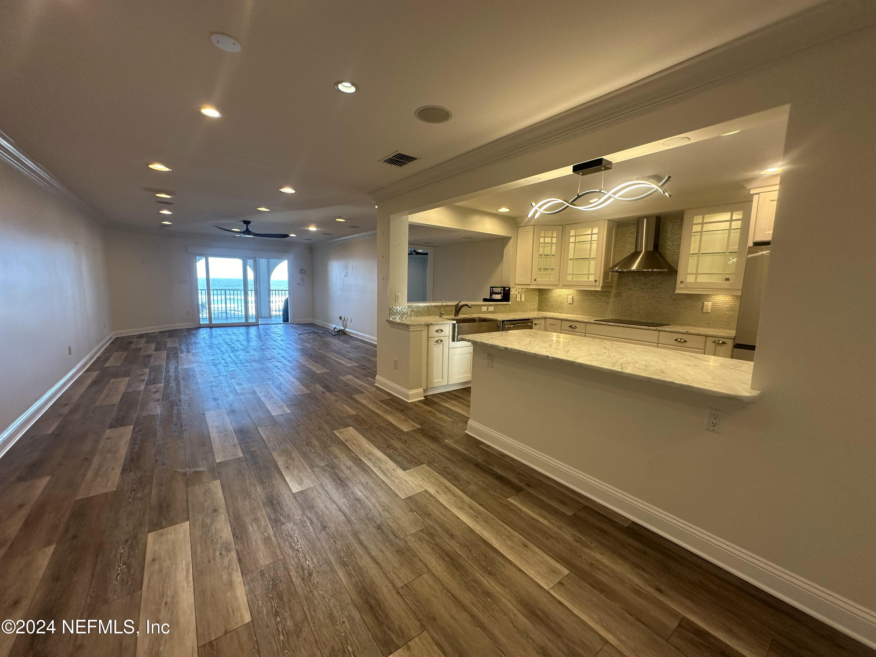 10 10TH Street, 20