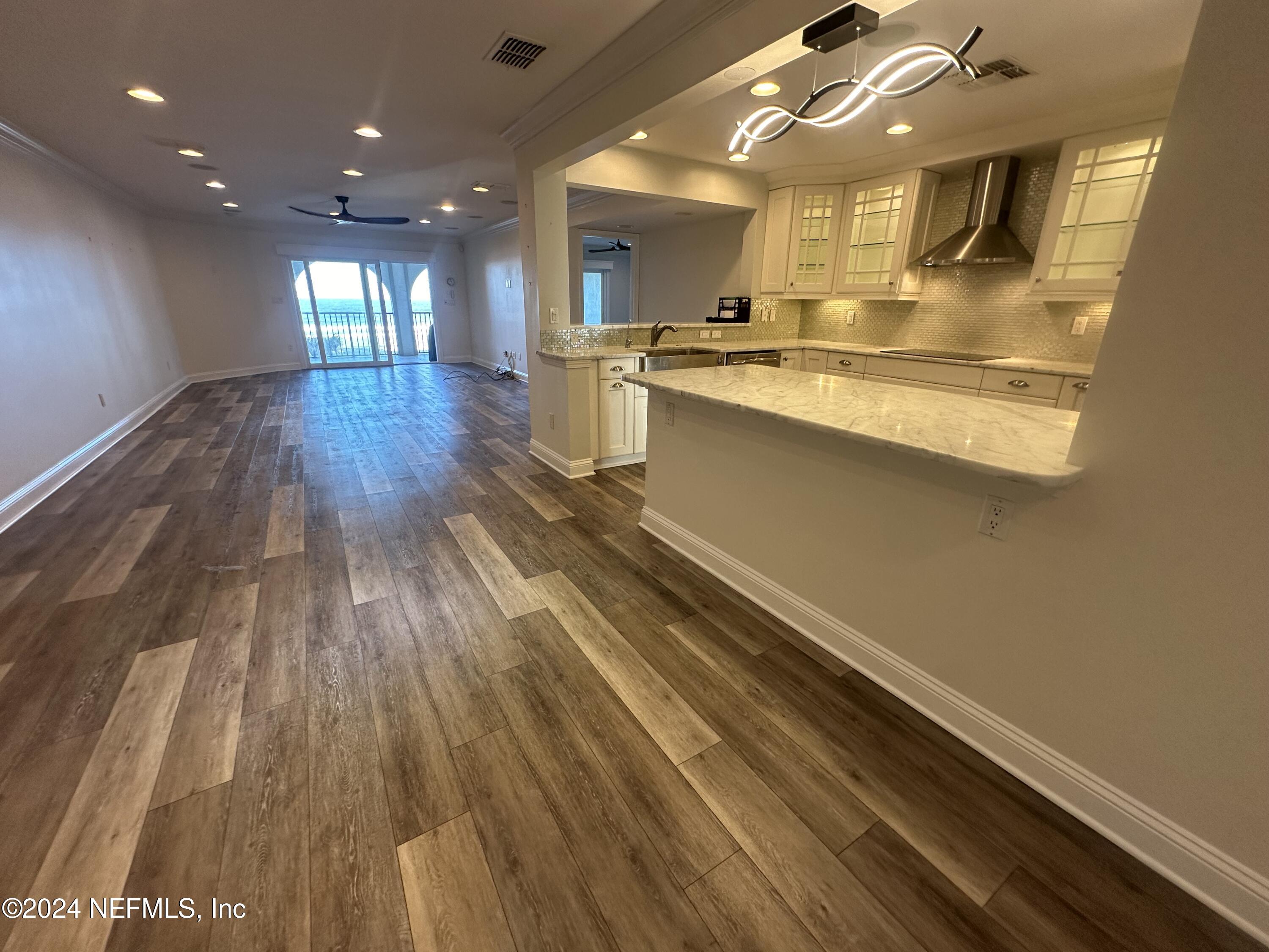 10 10TH Street, 20