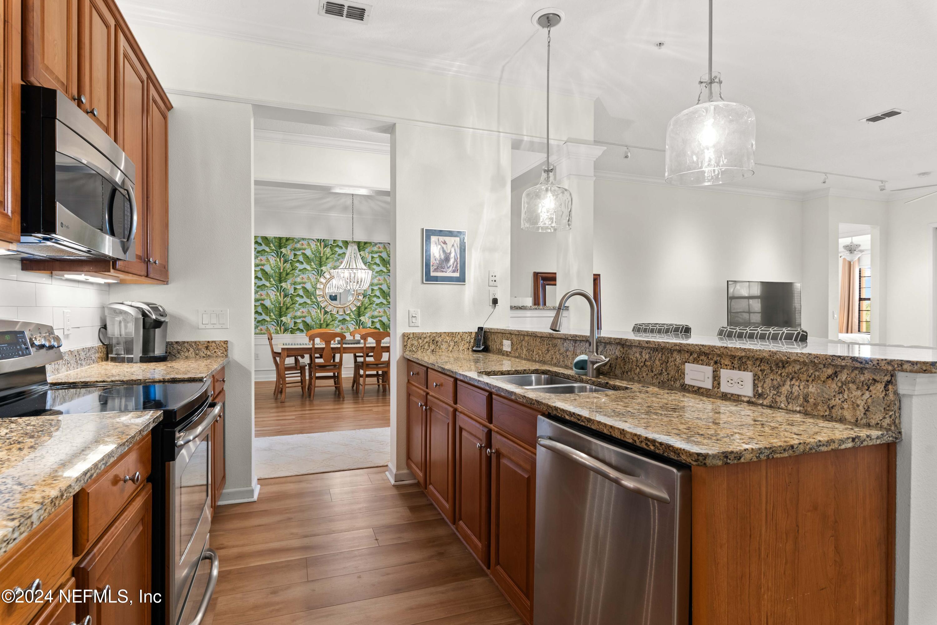 192 ORCHARD PASS Avenue, 548
