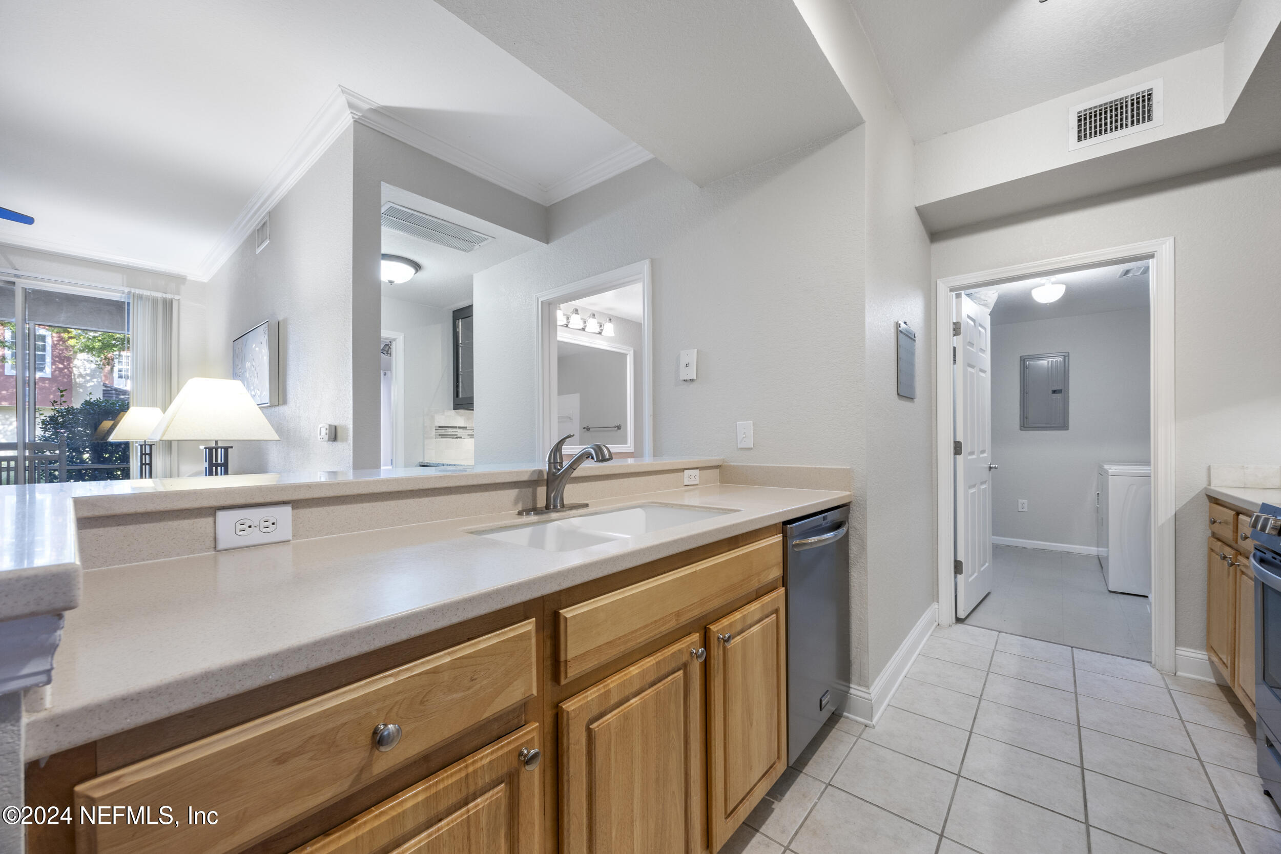 10075 GATE Parkway N, 1303