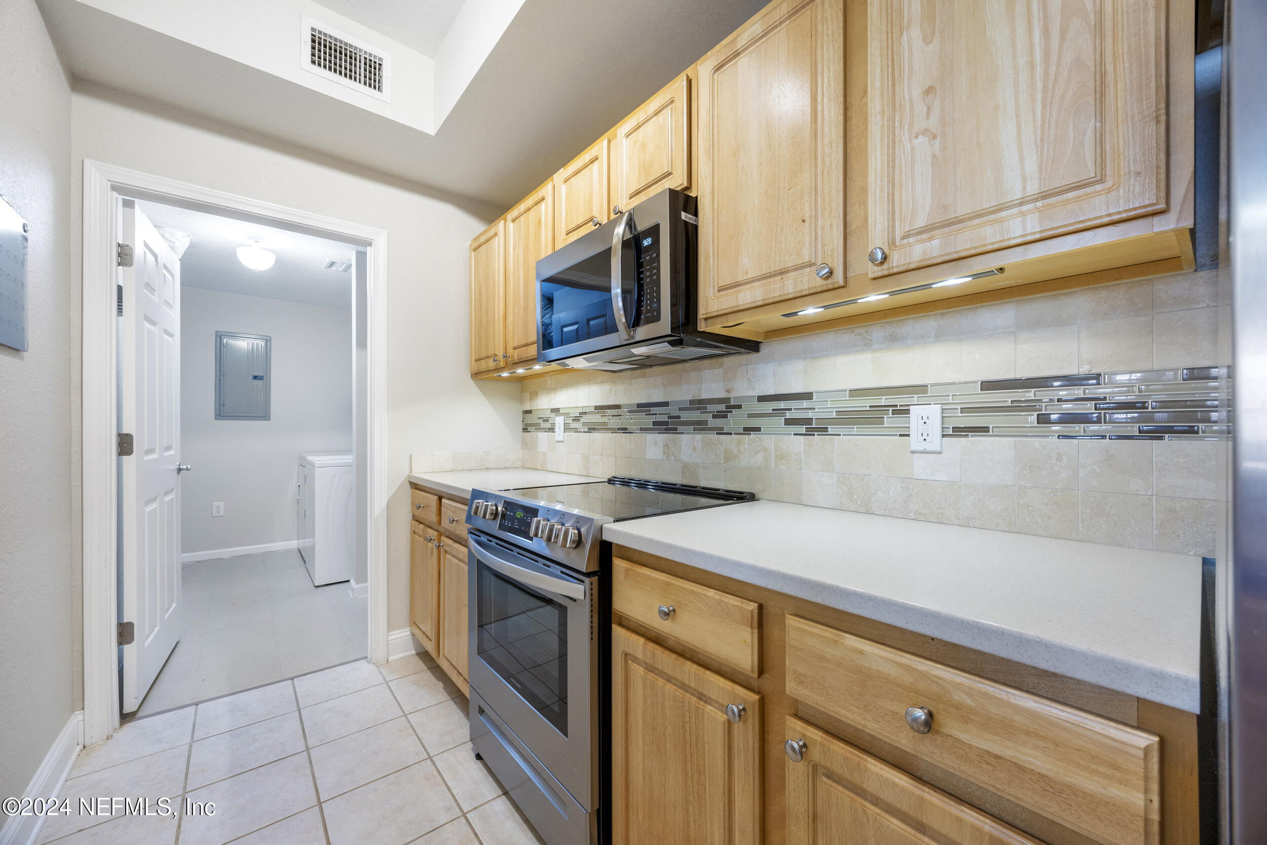 10075 GATE Parkway N, 1303