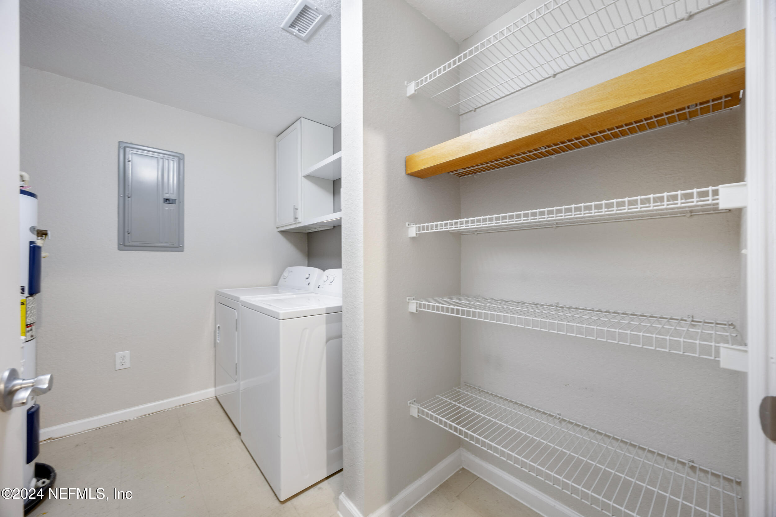 10075 GATE Parkway N, 1303