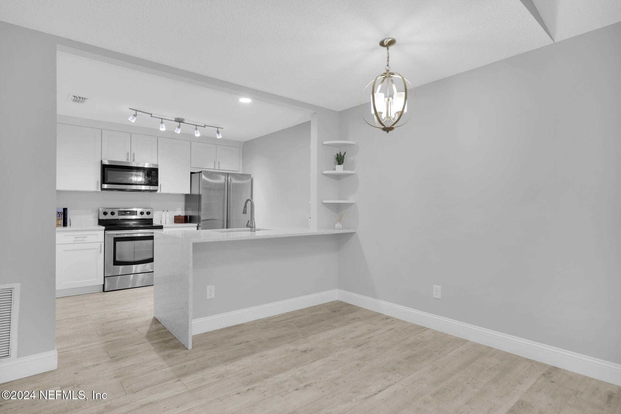2113 SEA HAWK Drive