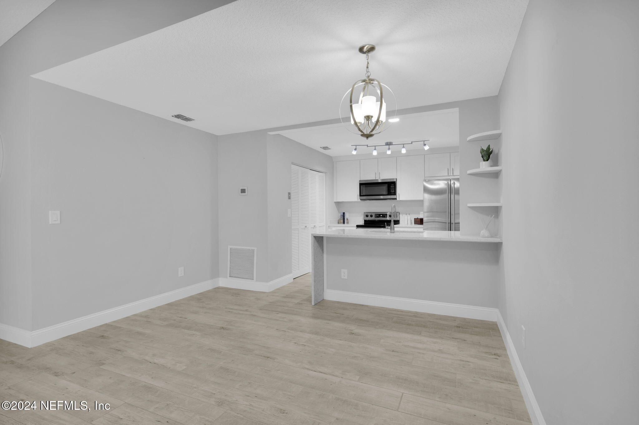 2113 SEA HAWK Drive
