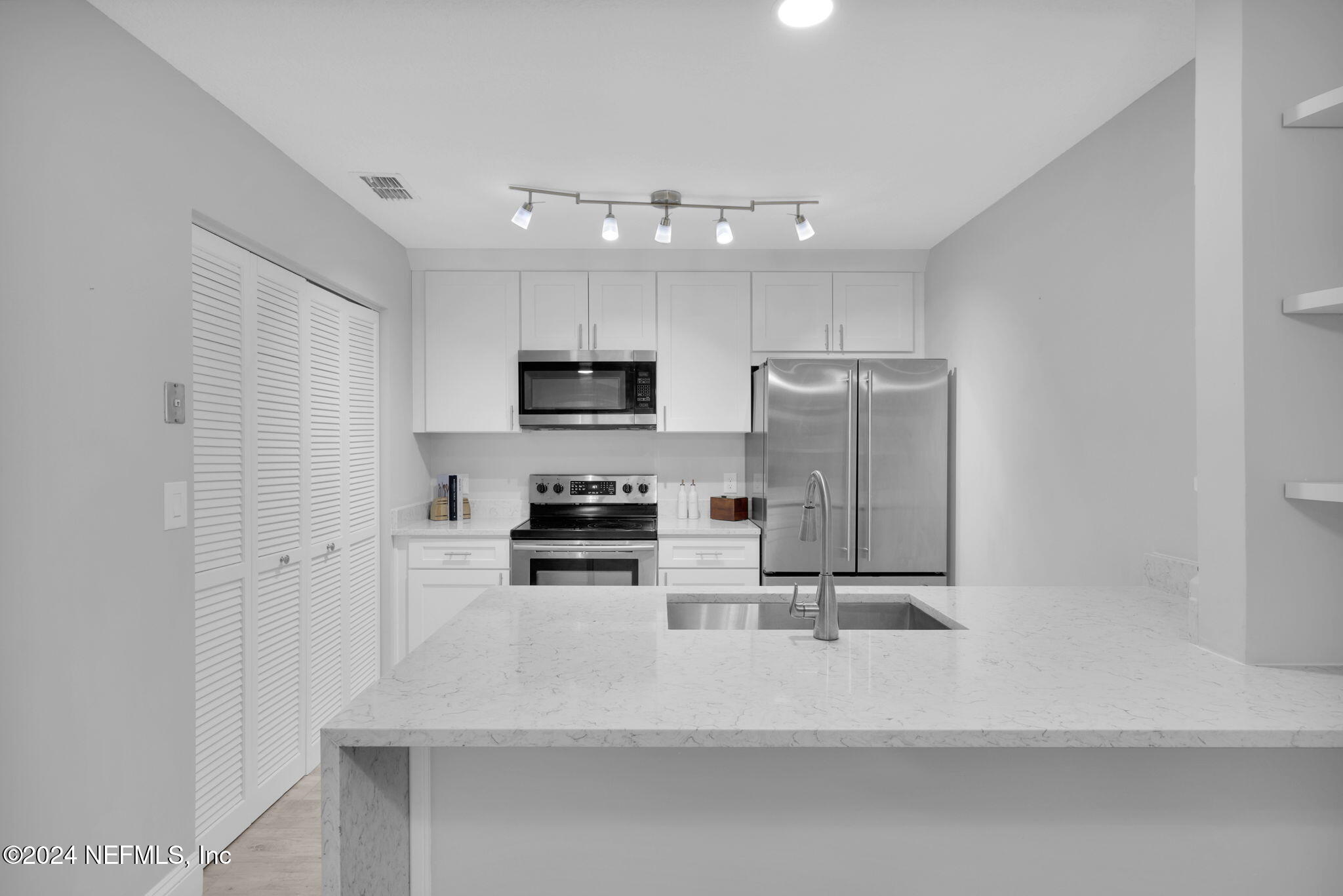 2113 SEA HAWK Drive