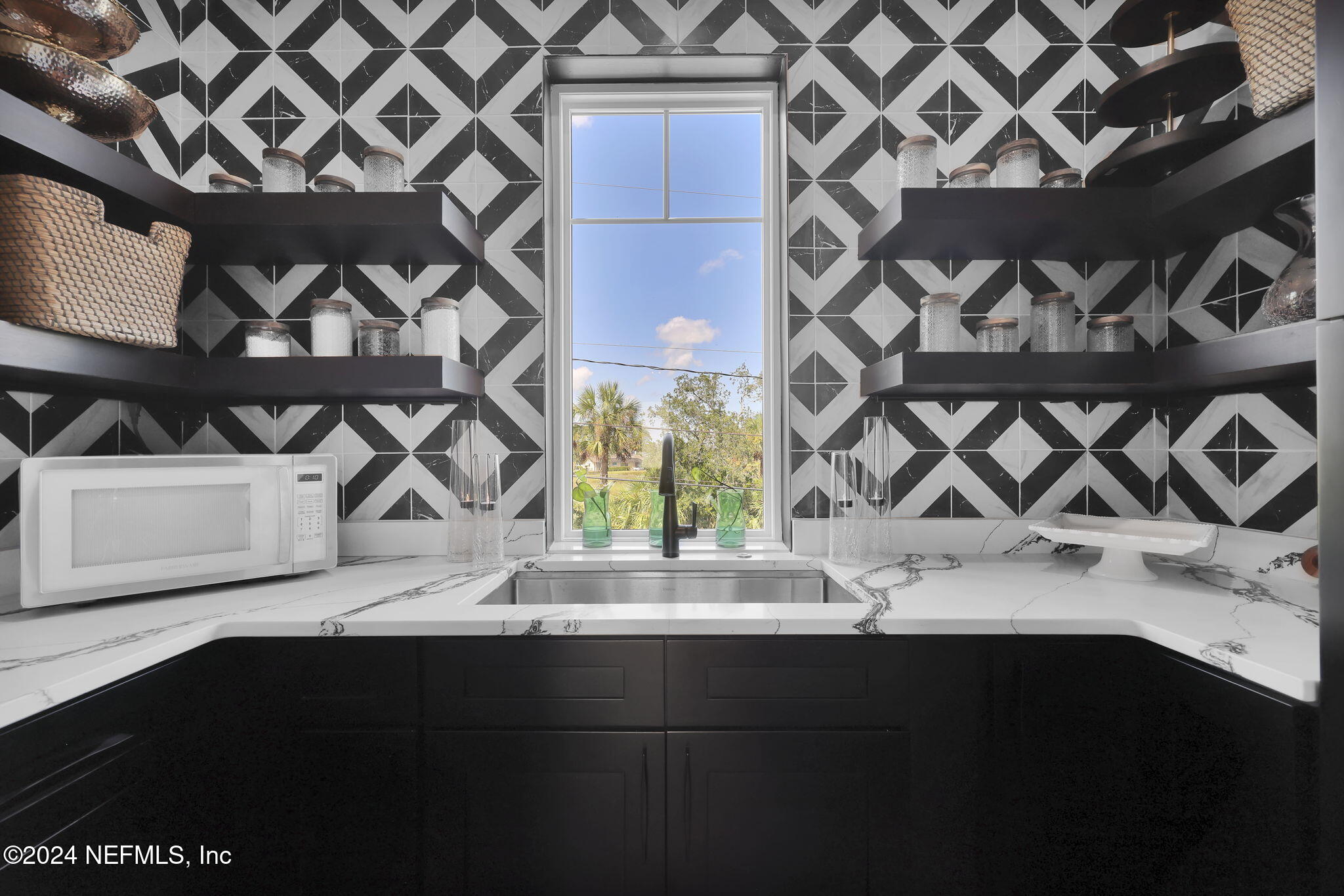 4107 SUNRISE COVE Way
