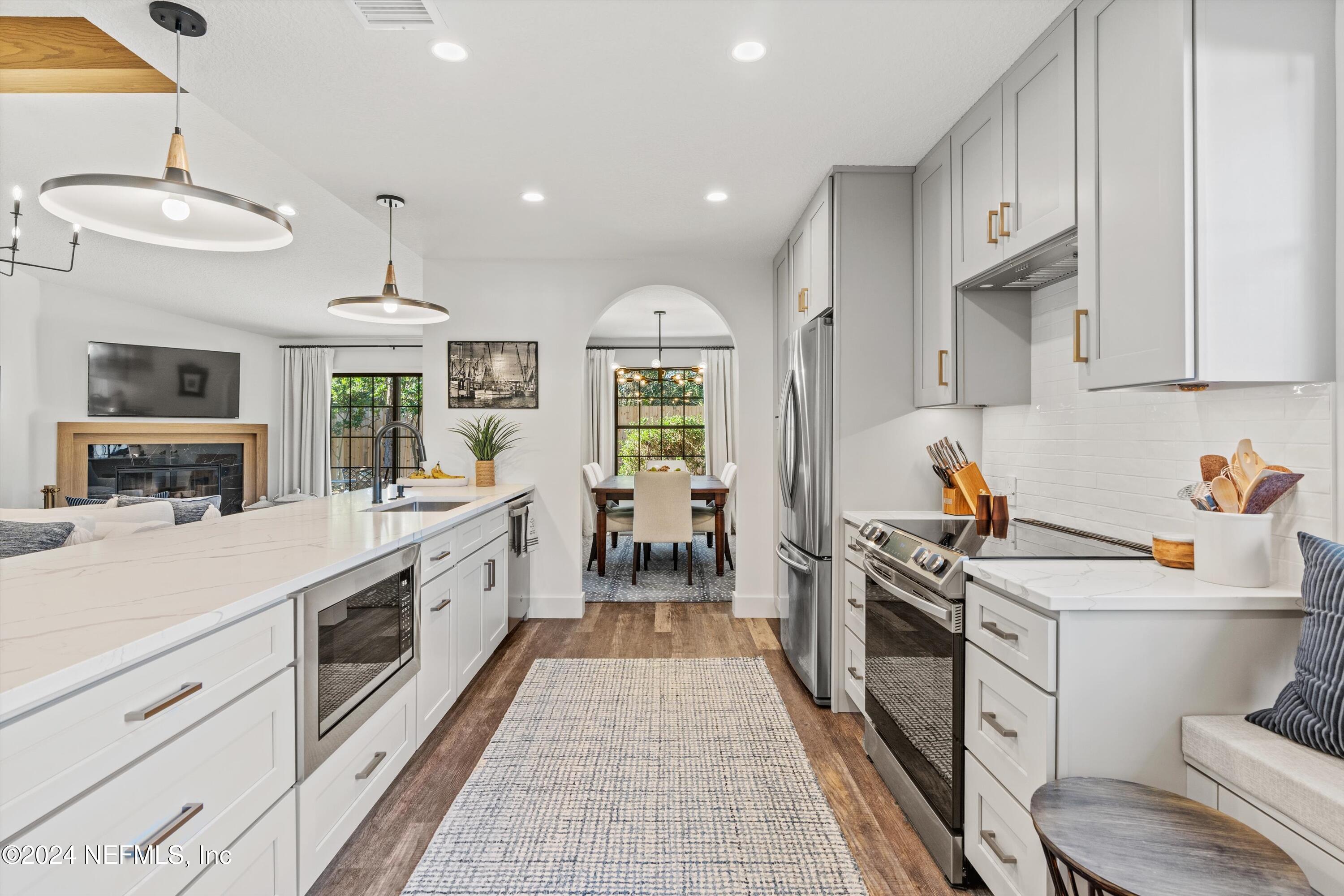 3556 SANCTUARY Way S