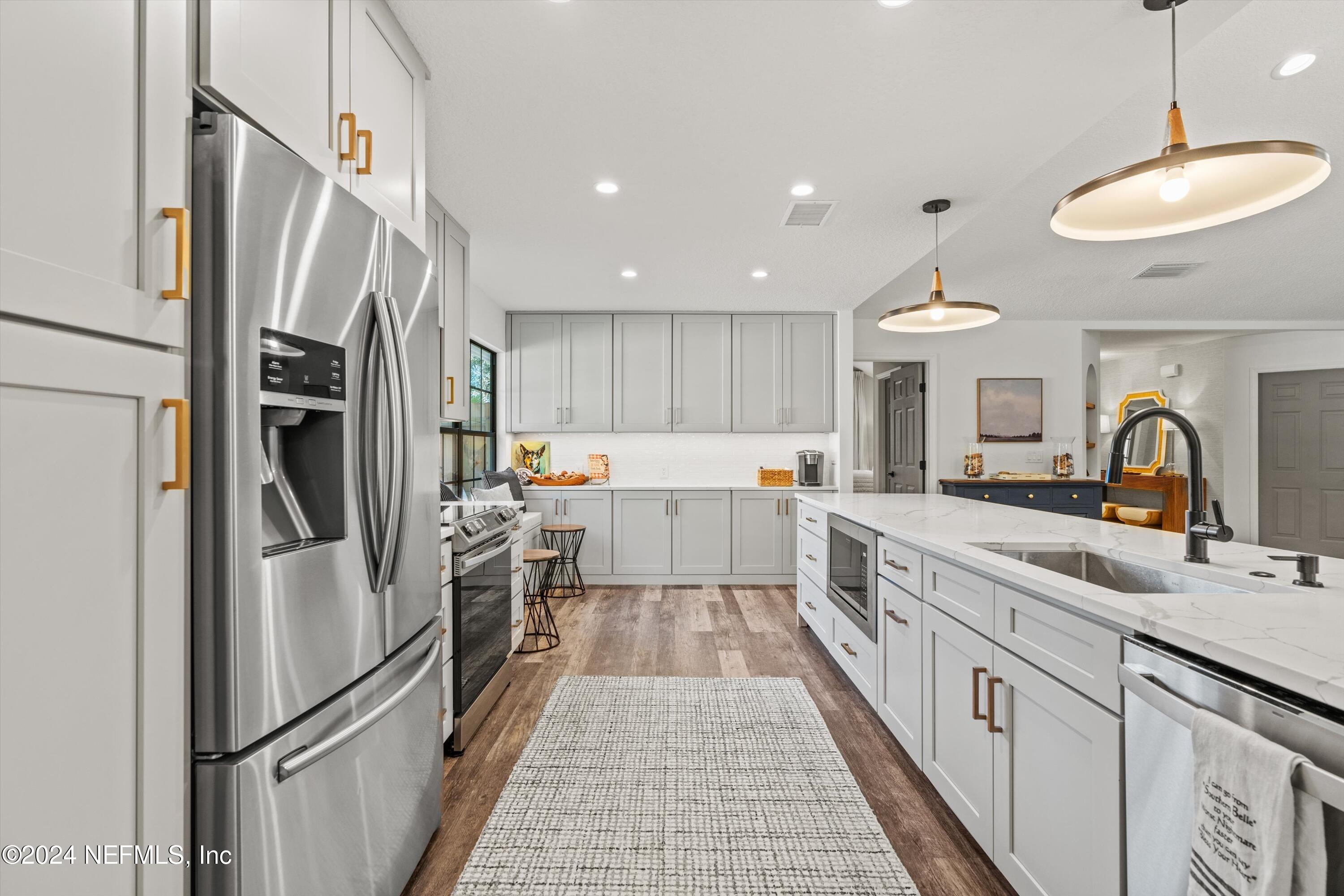 3556 SANCTUARY Way S