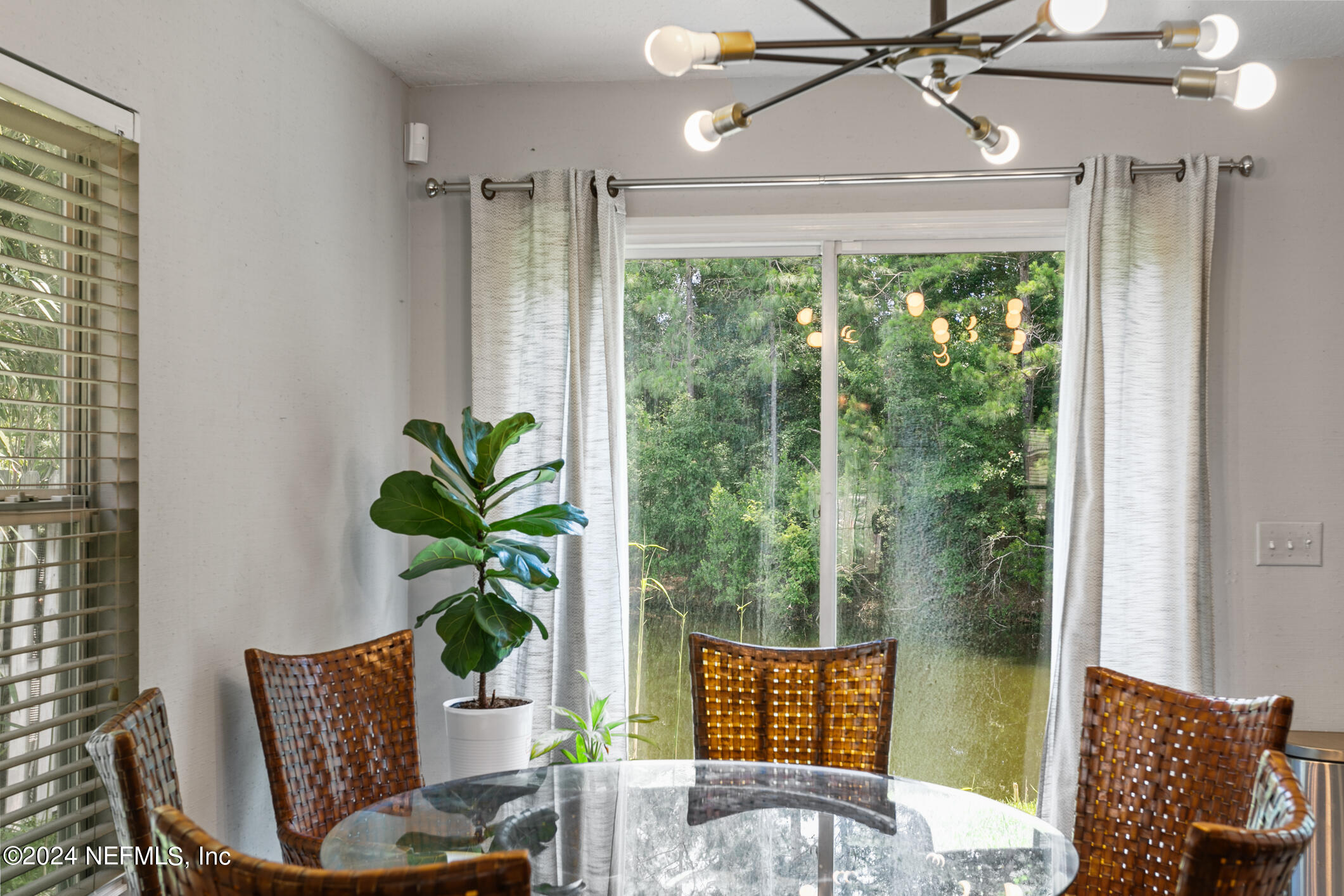 897 COLLINSWOOD Drive