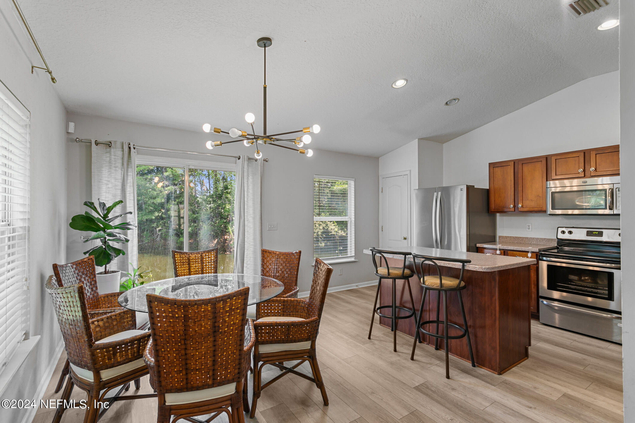 897 COLLINSWOOD Drive