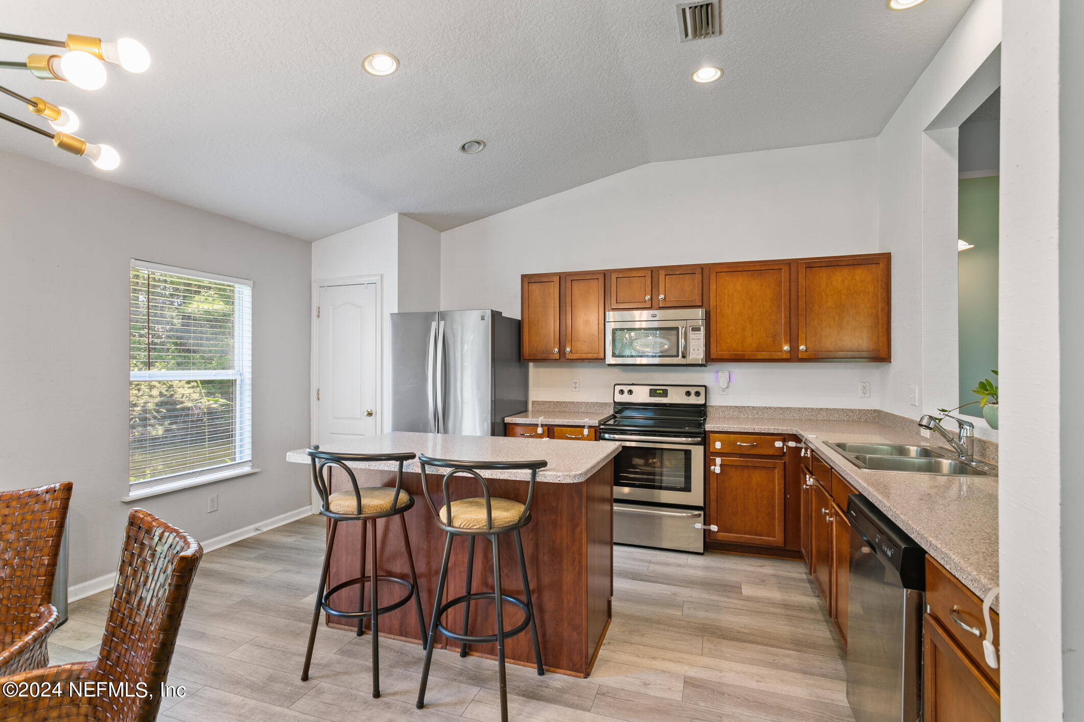 897 COLLINSWOOD Drive