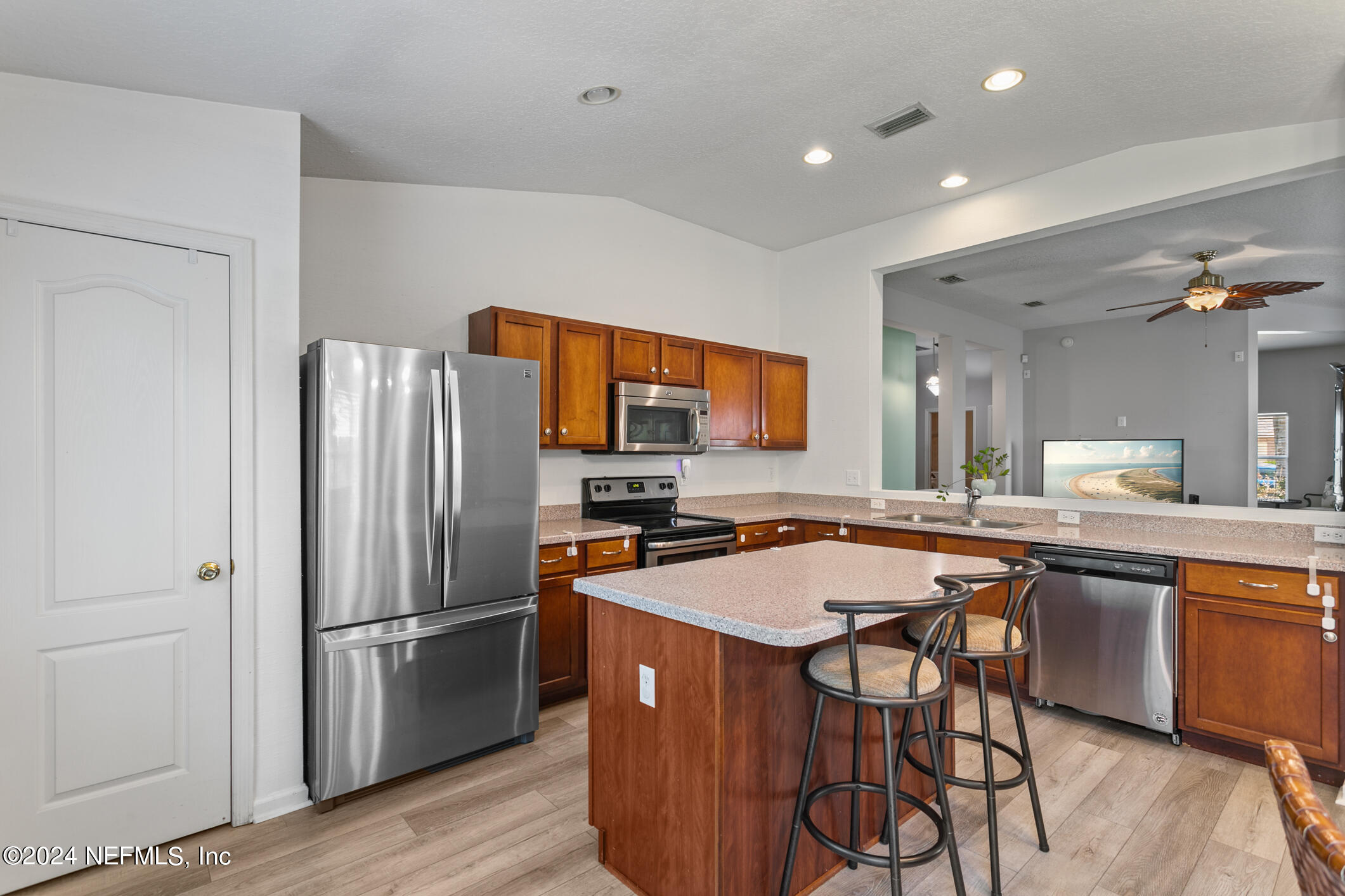 897 COLLINSWOOD Drive