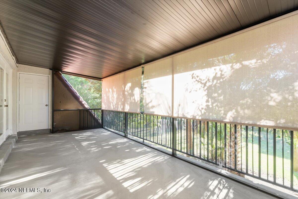 3918 LA MIRADA Drive N, 6