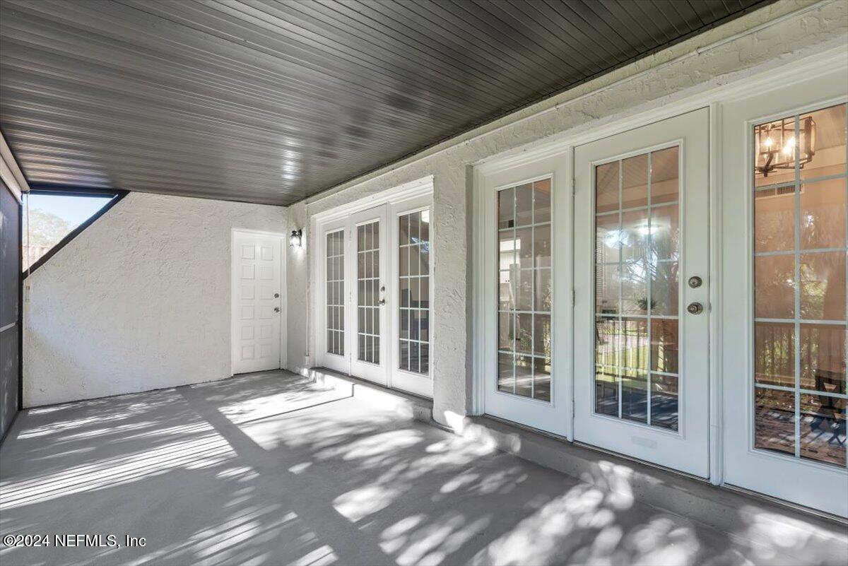 3918 LA MIRADA Drive N, 6