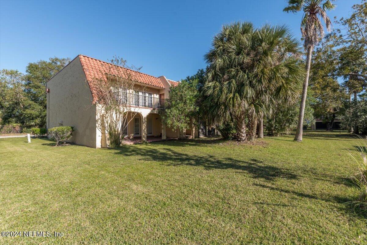 3918 LA MIRADA Drive N, 6
