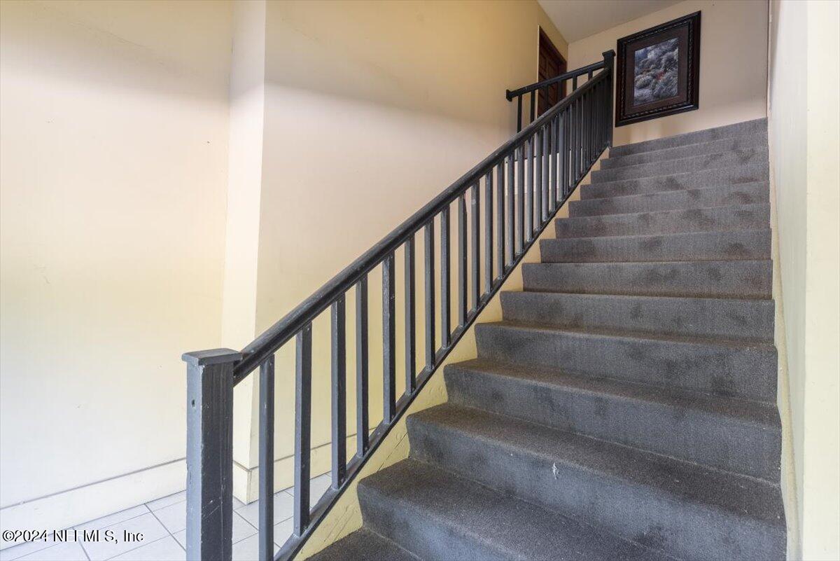3918 LA MIRADA Drive N, 6