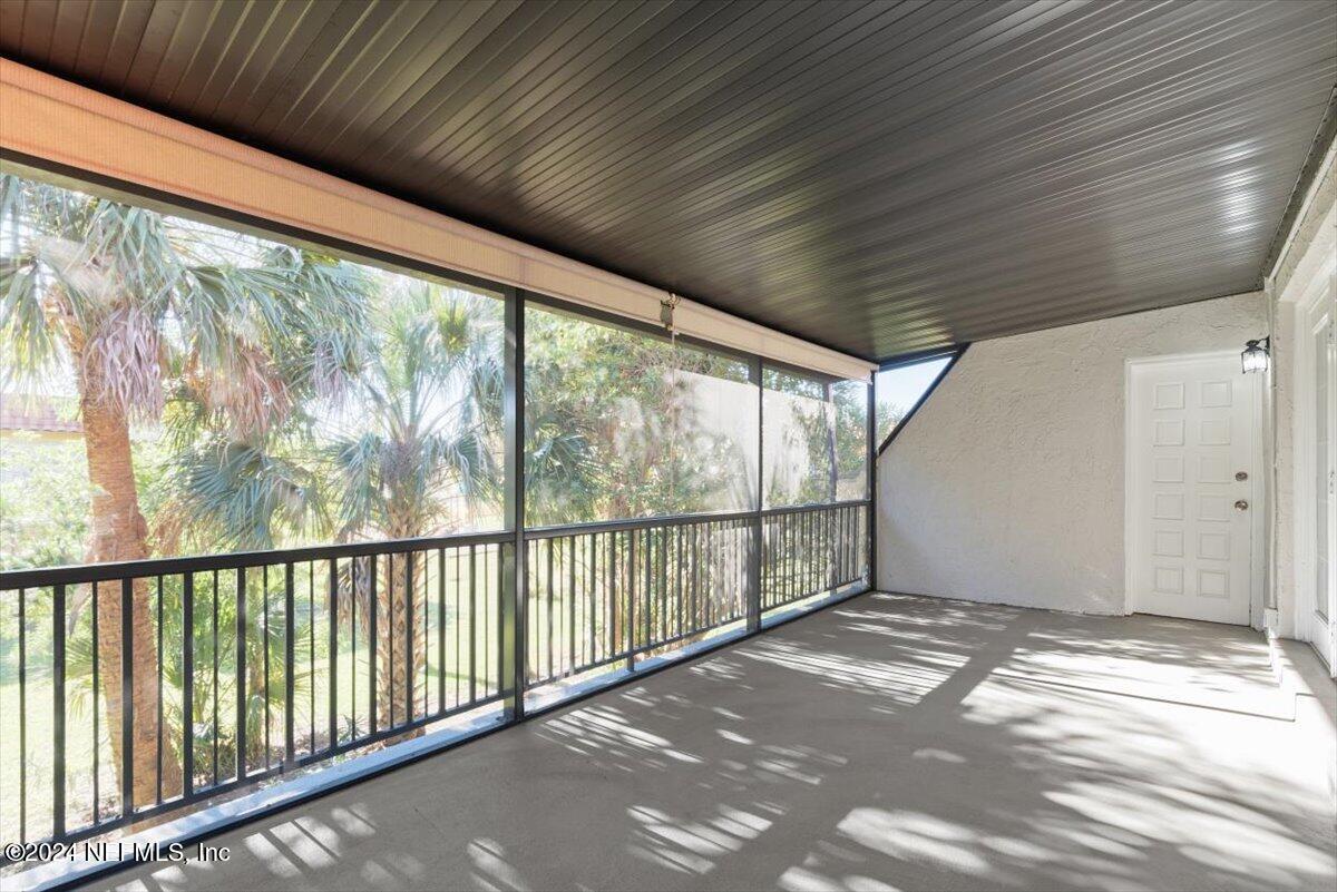 3918 LA MIRADA Drive N, 6