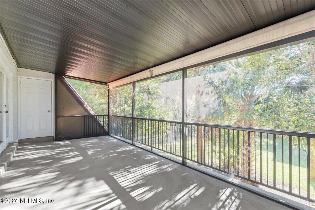 3918 LA MIRADA Drive N, 6