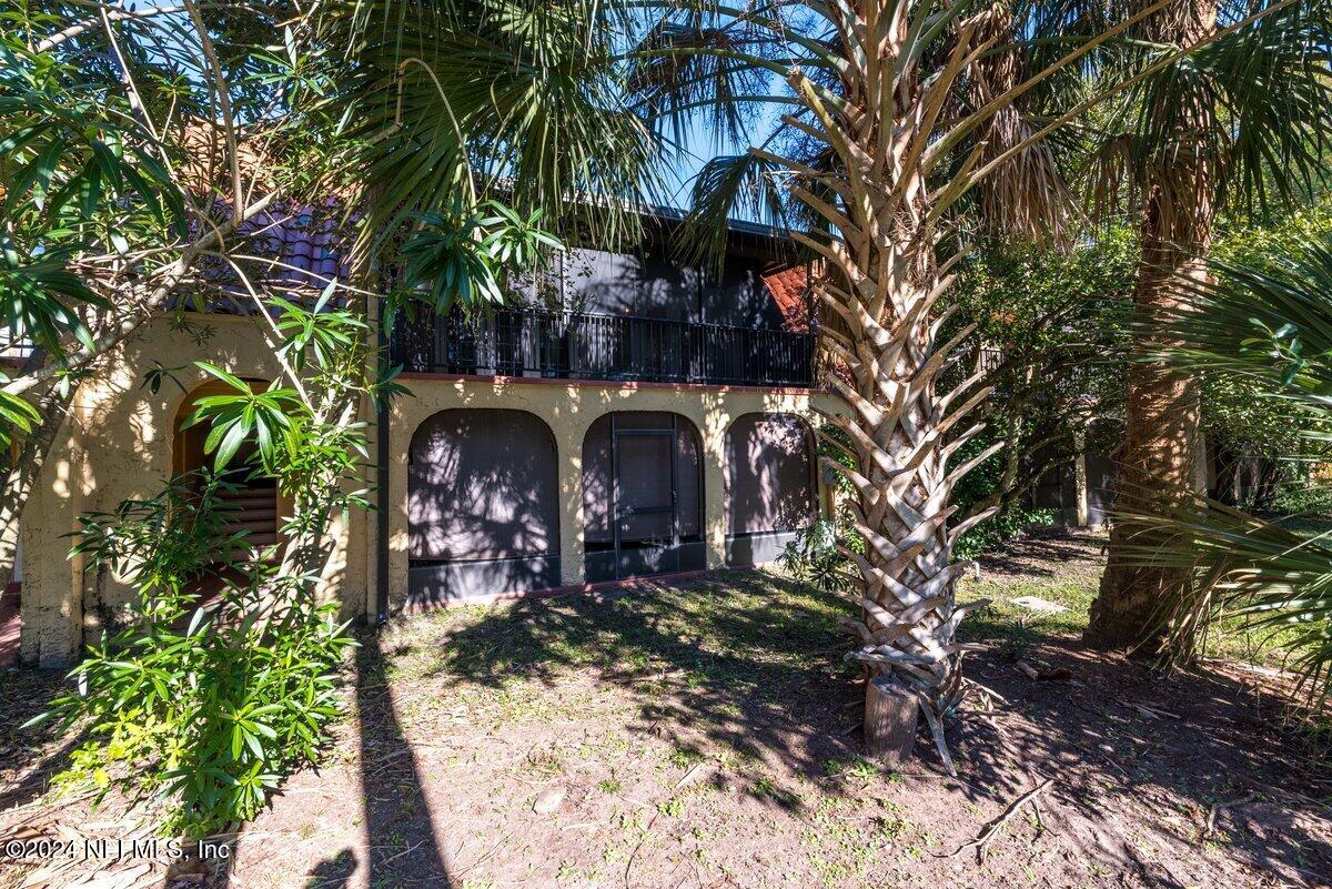 3918 LA MIRADA Drive N, 6