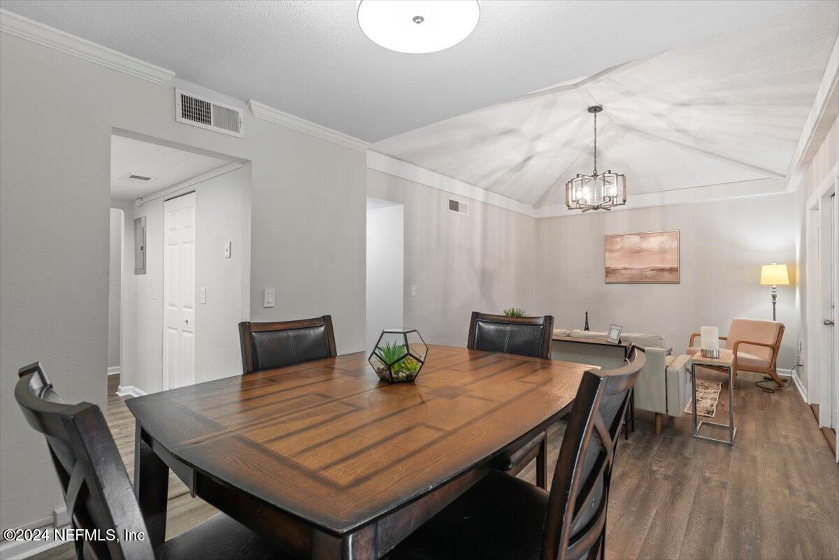 3918 LA MIRADA Drive N, 6