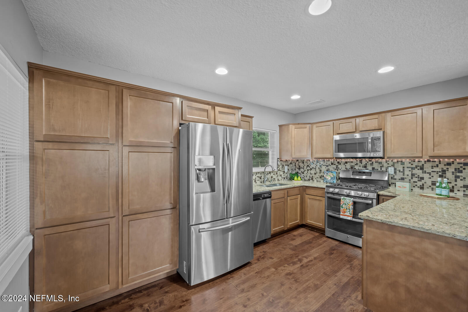 1307 INGLESIDE Avenue
