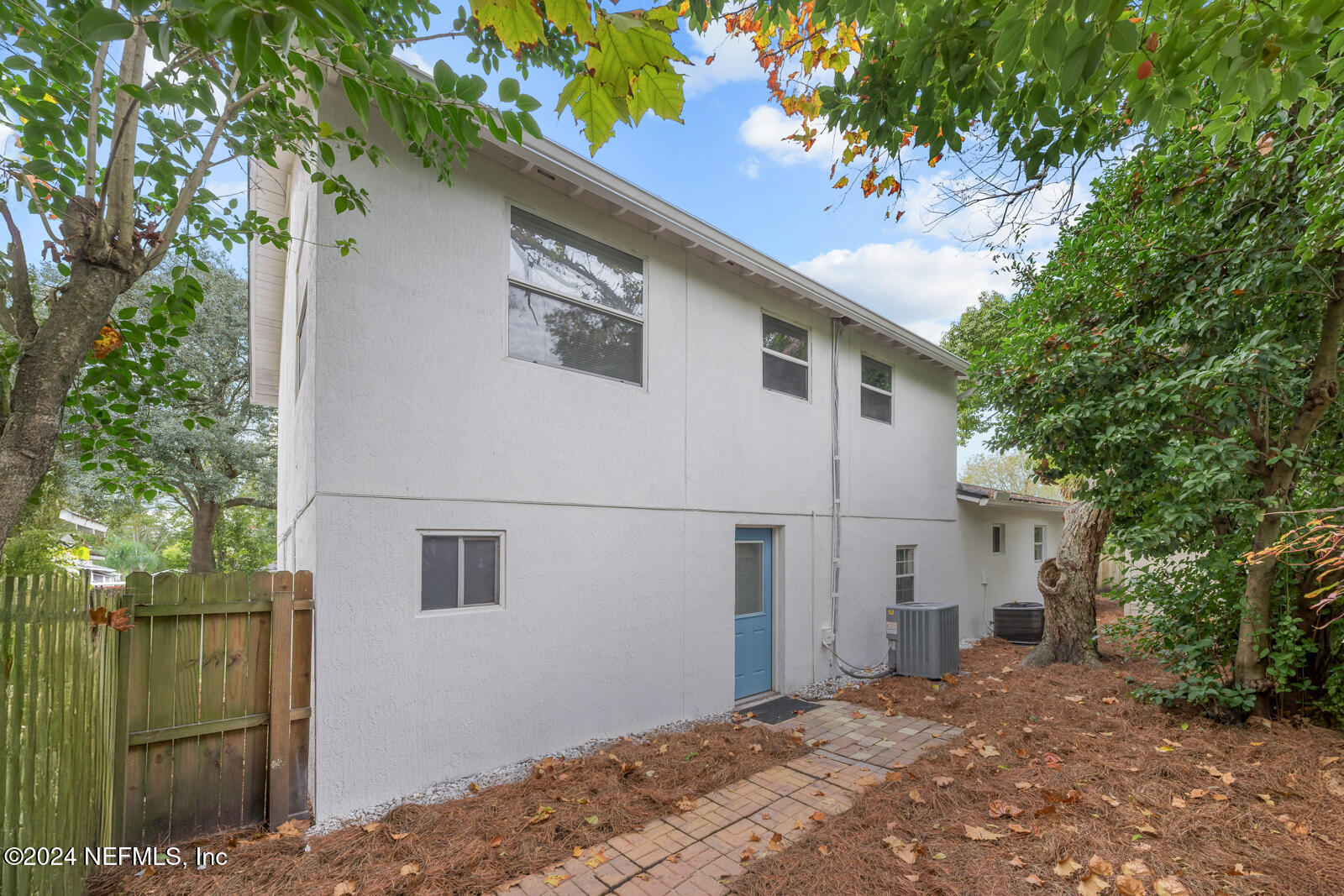 1307 INGLESIDE Avenue