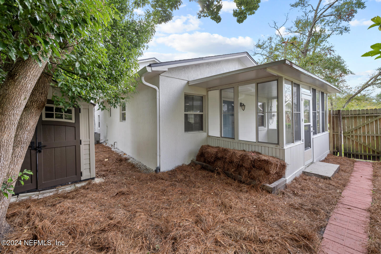 1307 INGLESIDE Avenue