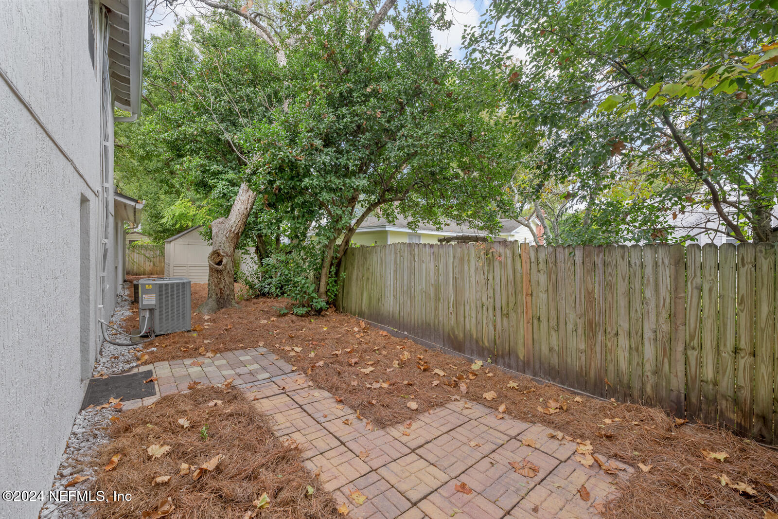 1307 INGLESIDE Avenue