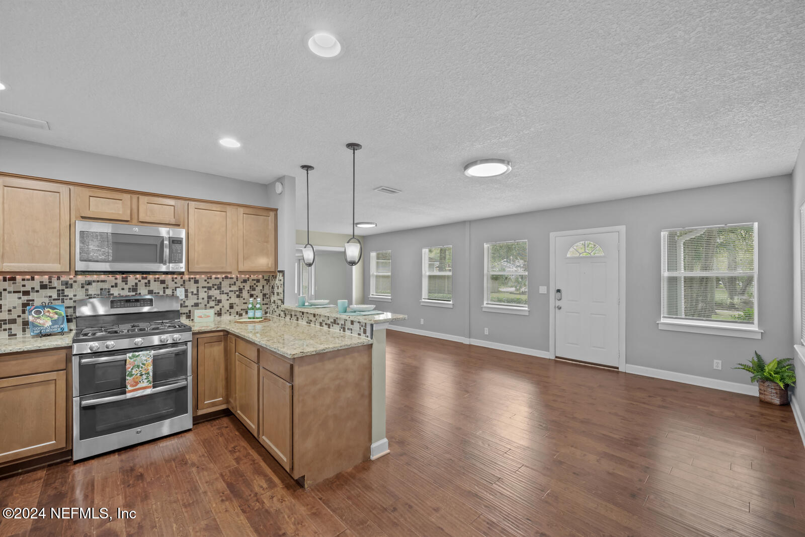 1307 INGLESIDE Avenue