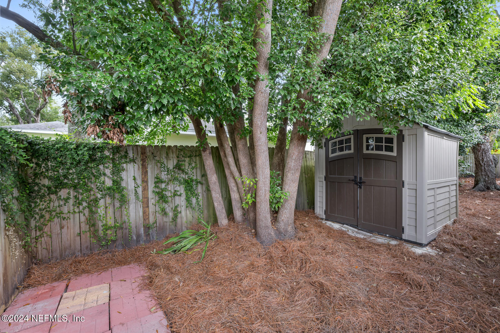 1307 INGLESIDE Avenue