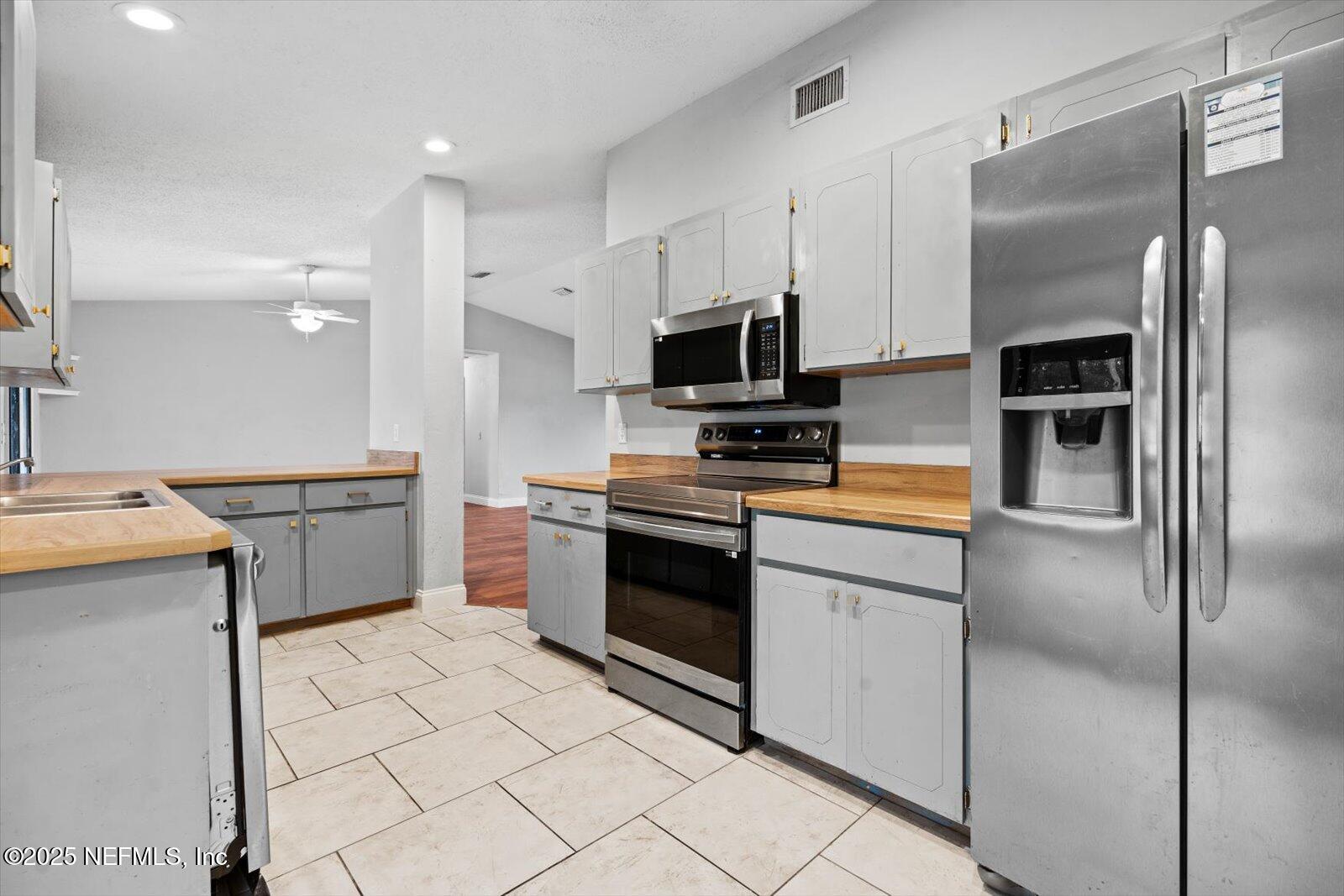 56 RAMBLEWOOD Drive
