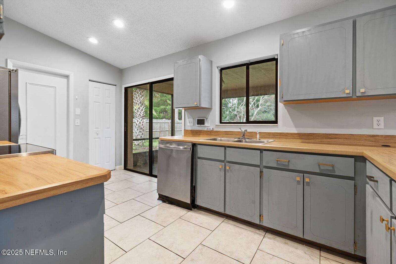 56 RAMBLEWOOD Drive
