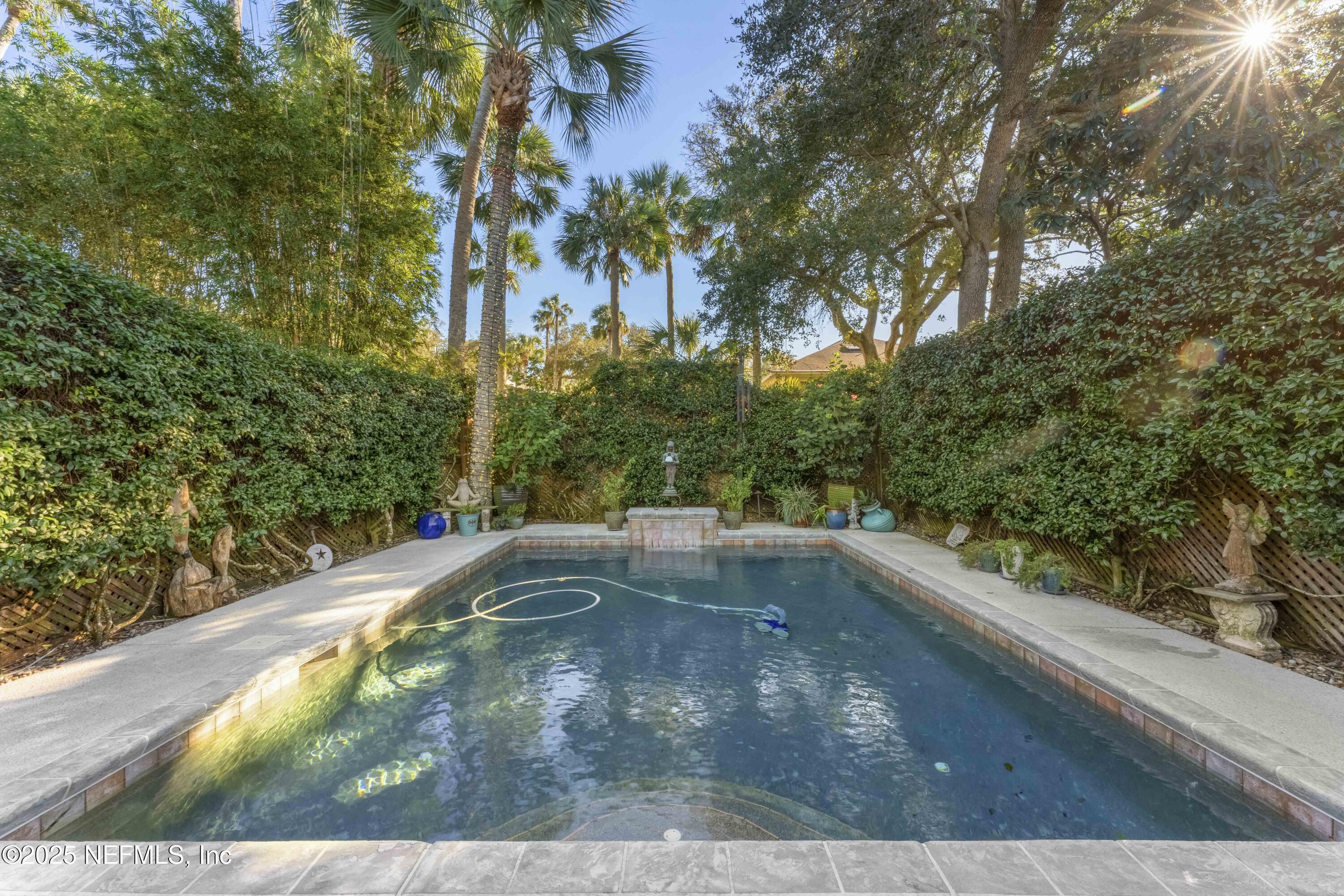 372 4TH Street