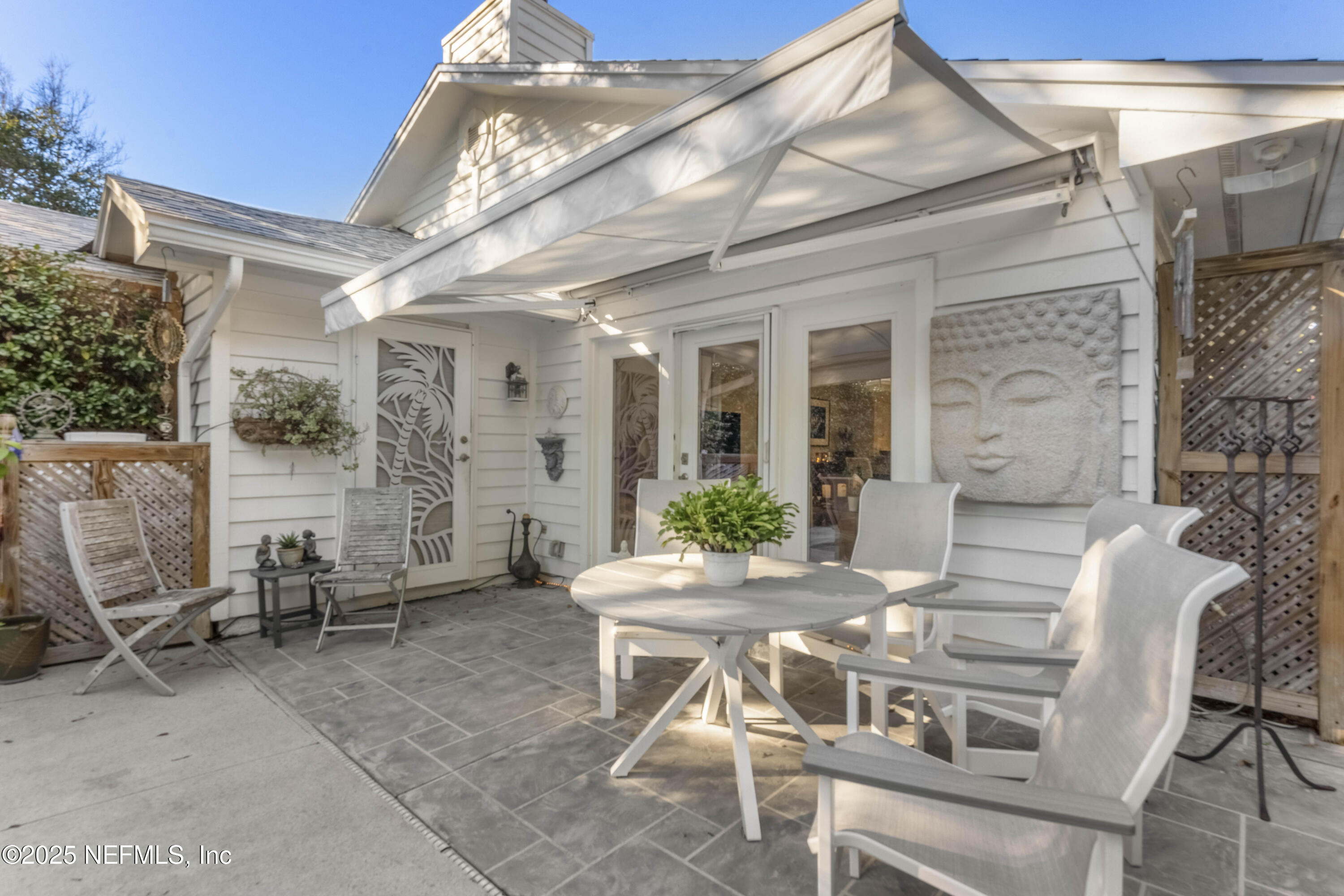 372 4TH Street