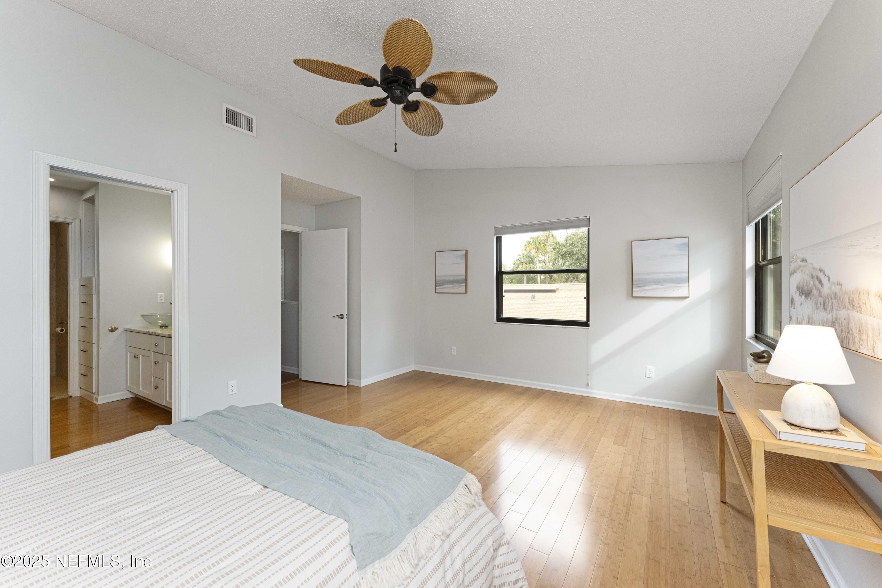 372 4TH Street