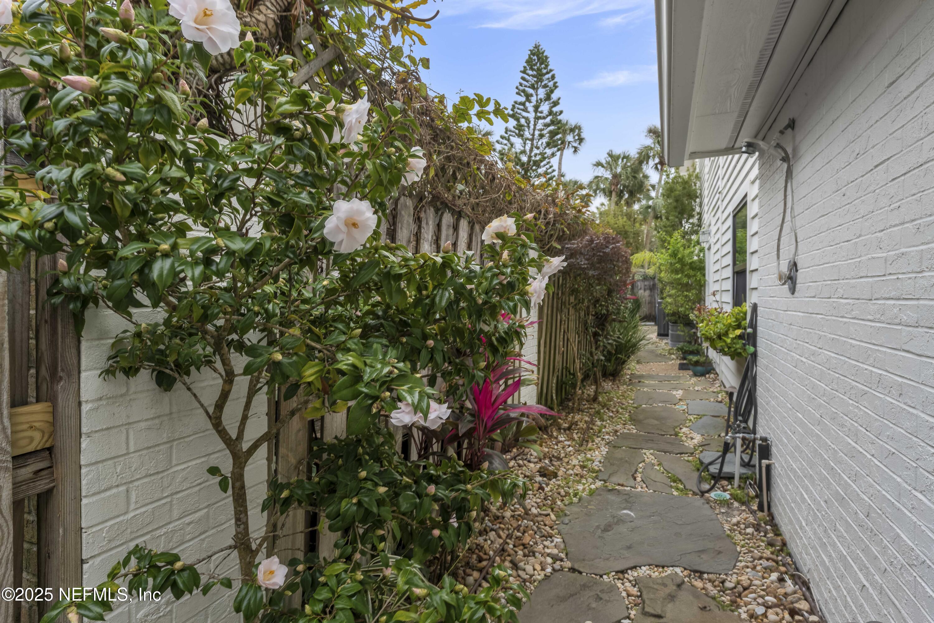 372 4TH Street